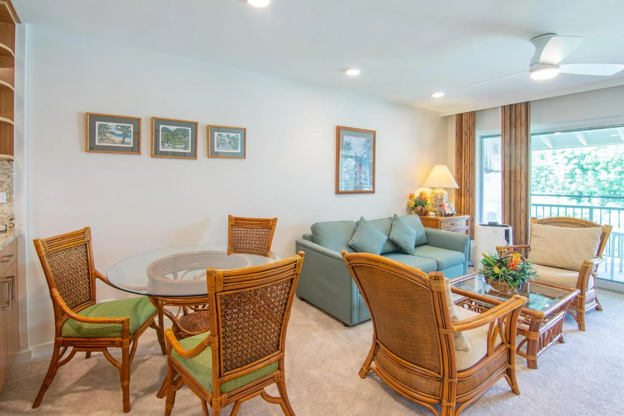 Living room in Nāpili Surf Beach Resort by Castle