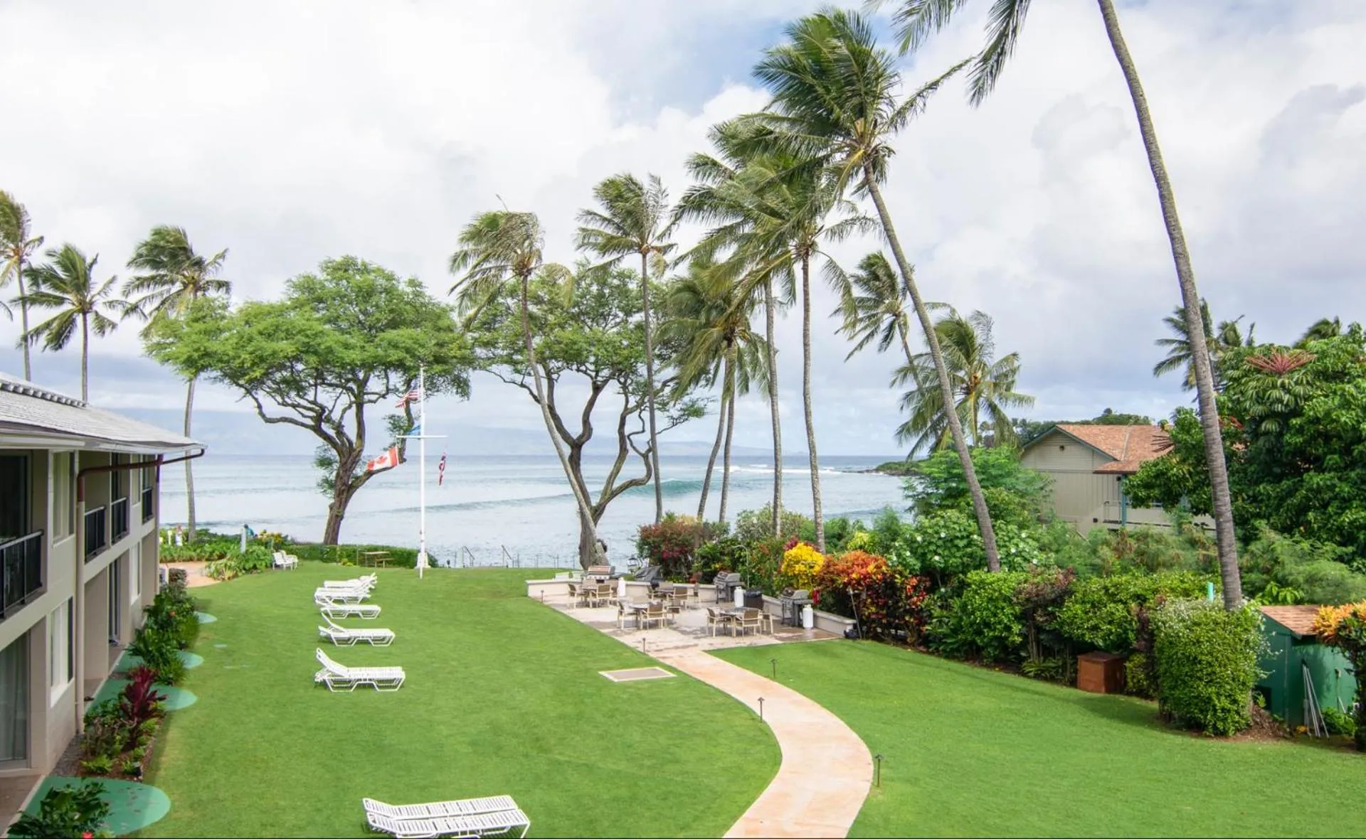 Nāpili Surf Beach Resort by Castle