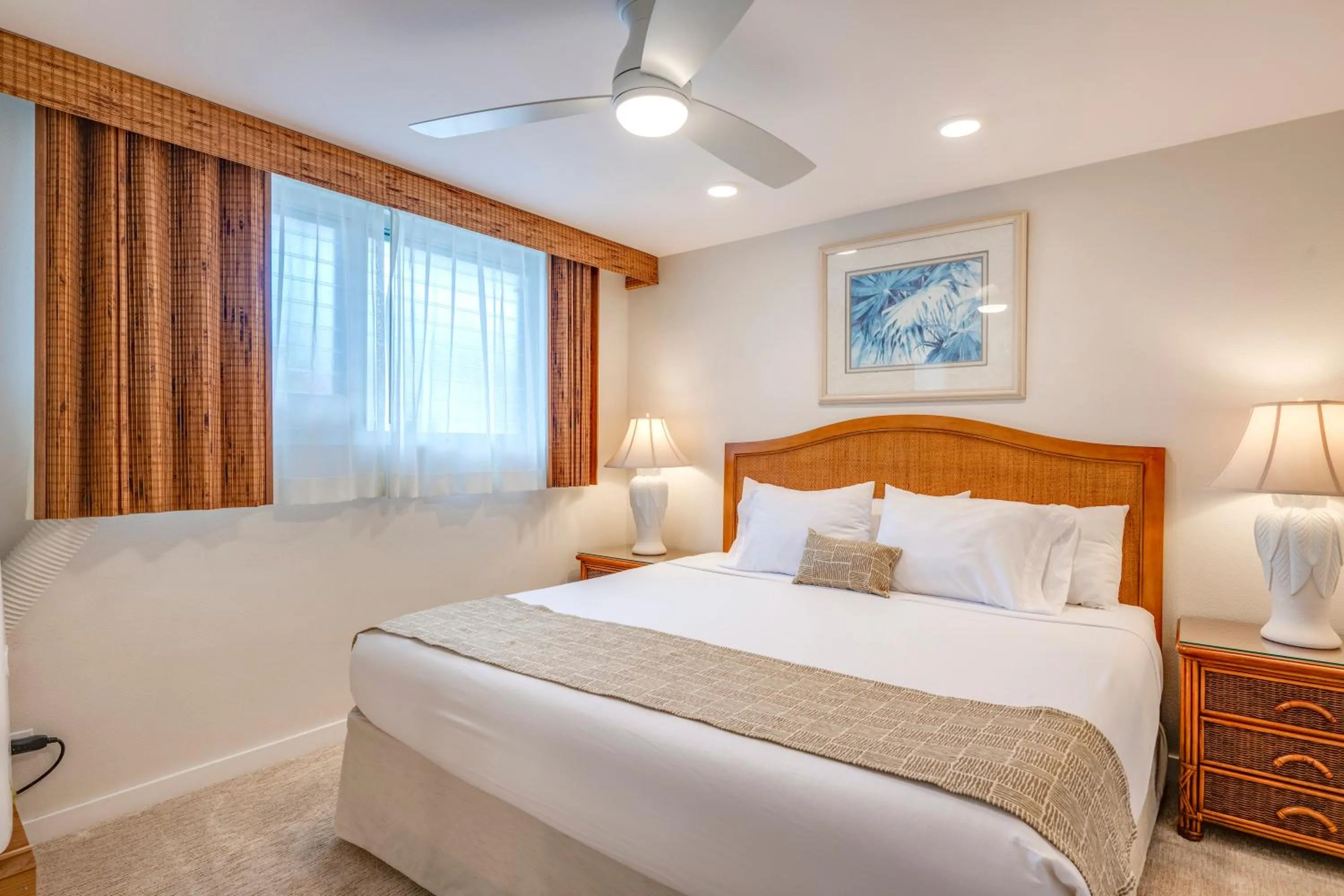 Bedroom, Bed in Nāpili Surf Beach Resort by Castle