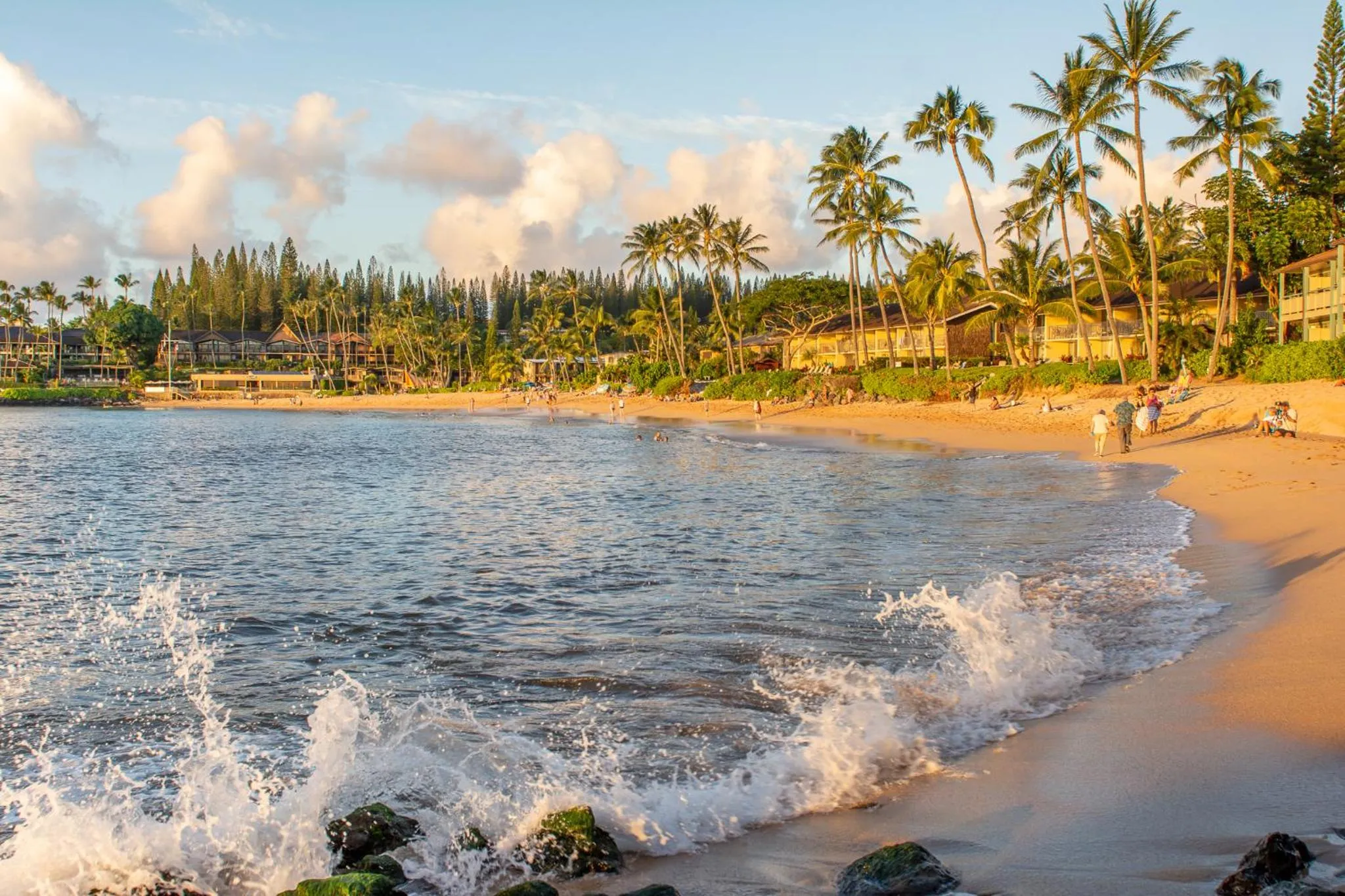 Nāpili Surf Beach Resort by Castle