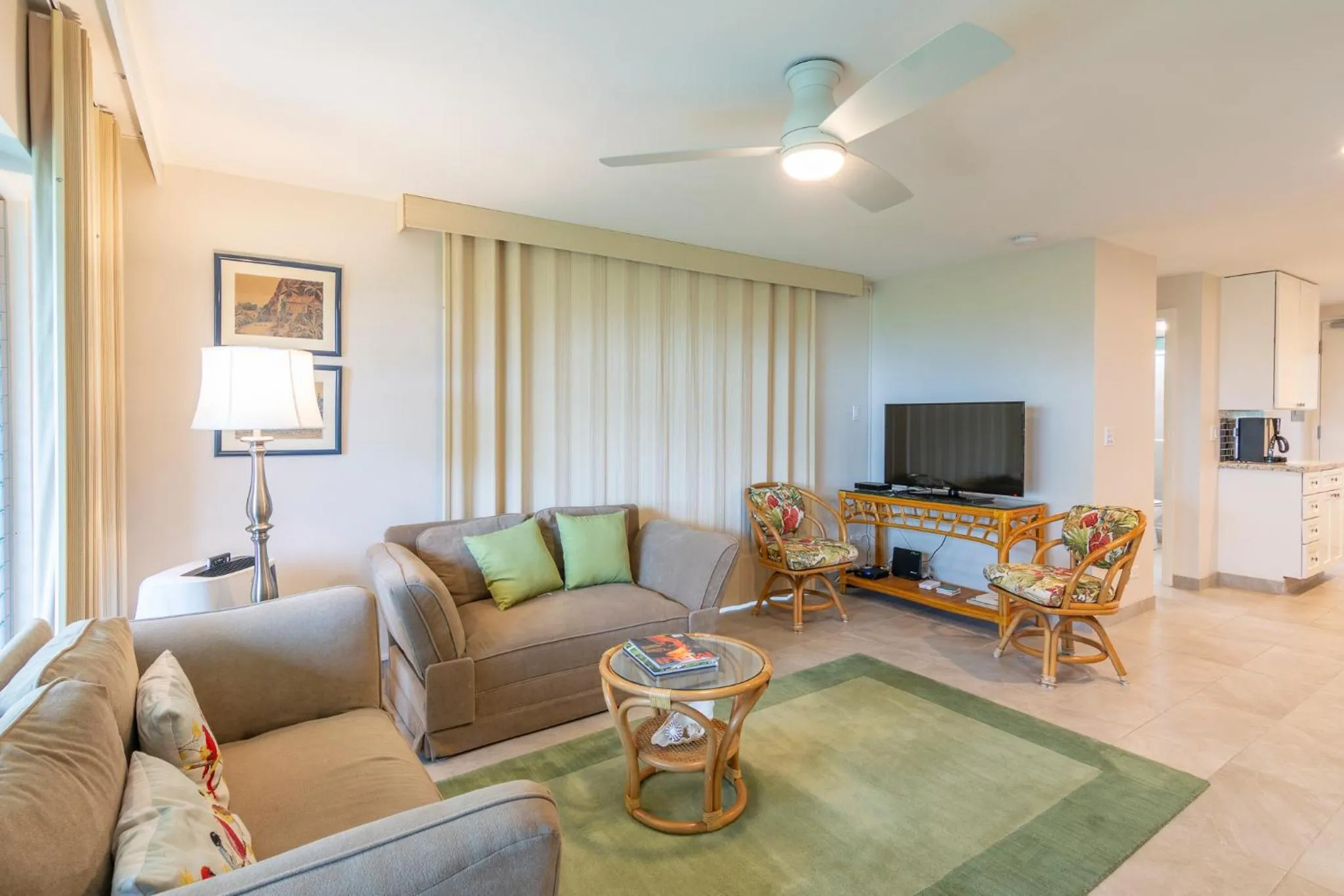 Nāpili Surf Beach Resort by Castle