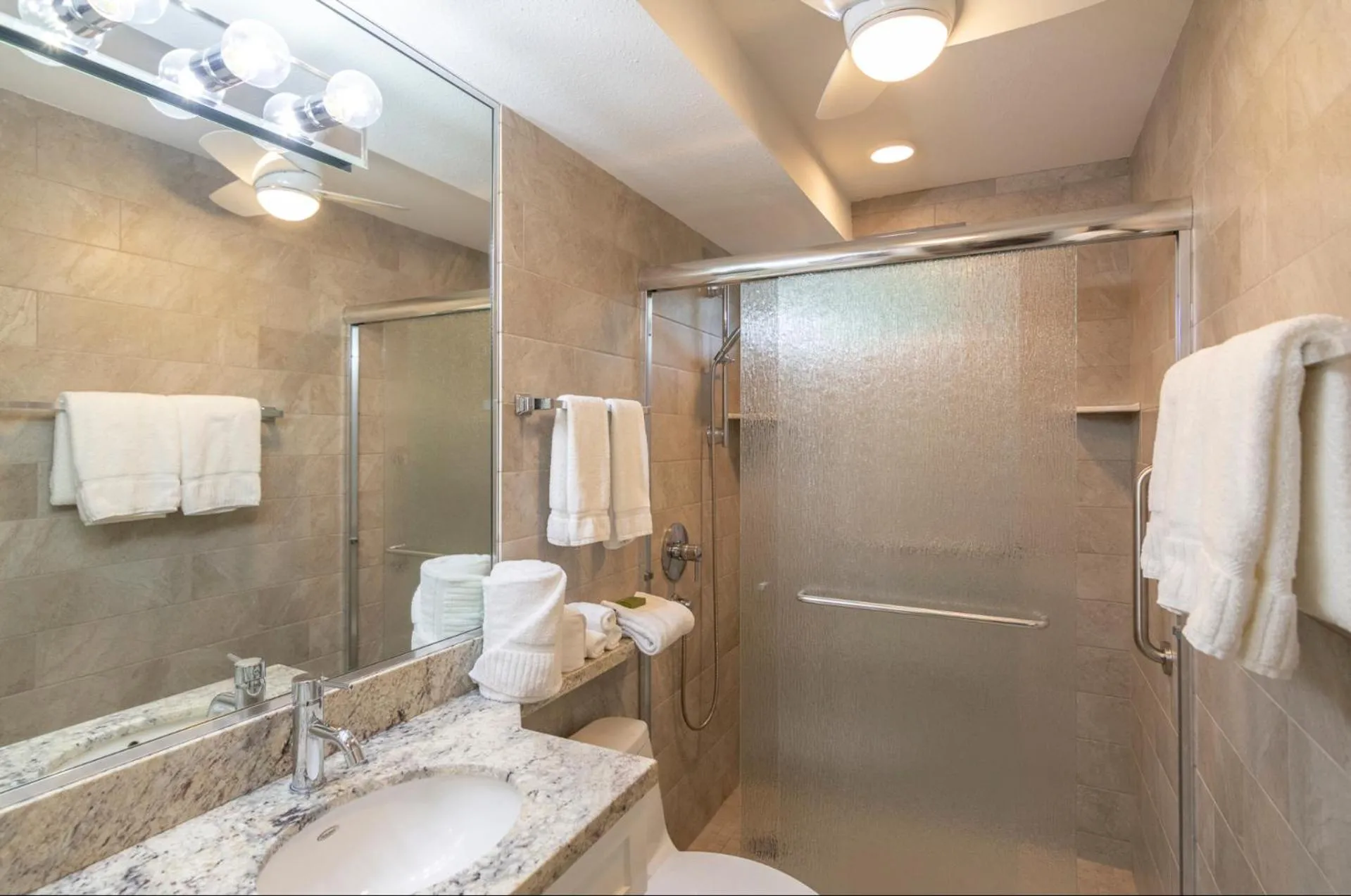 Bathroom in Nāpili Surf Beach Resort by Castle