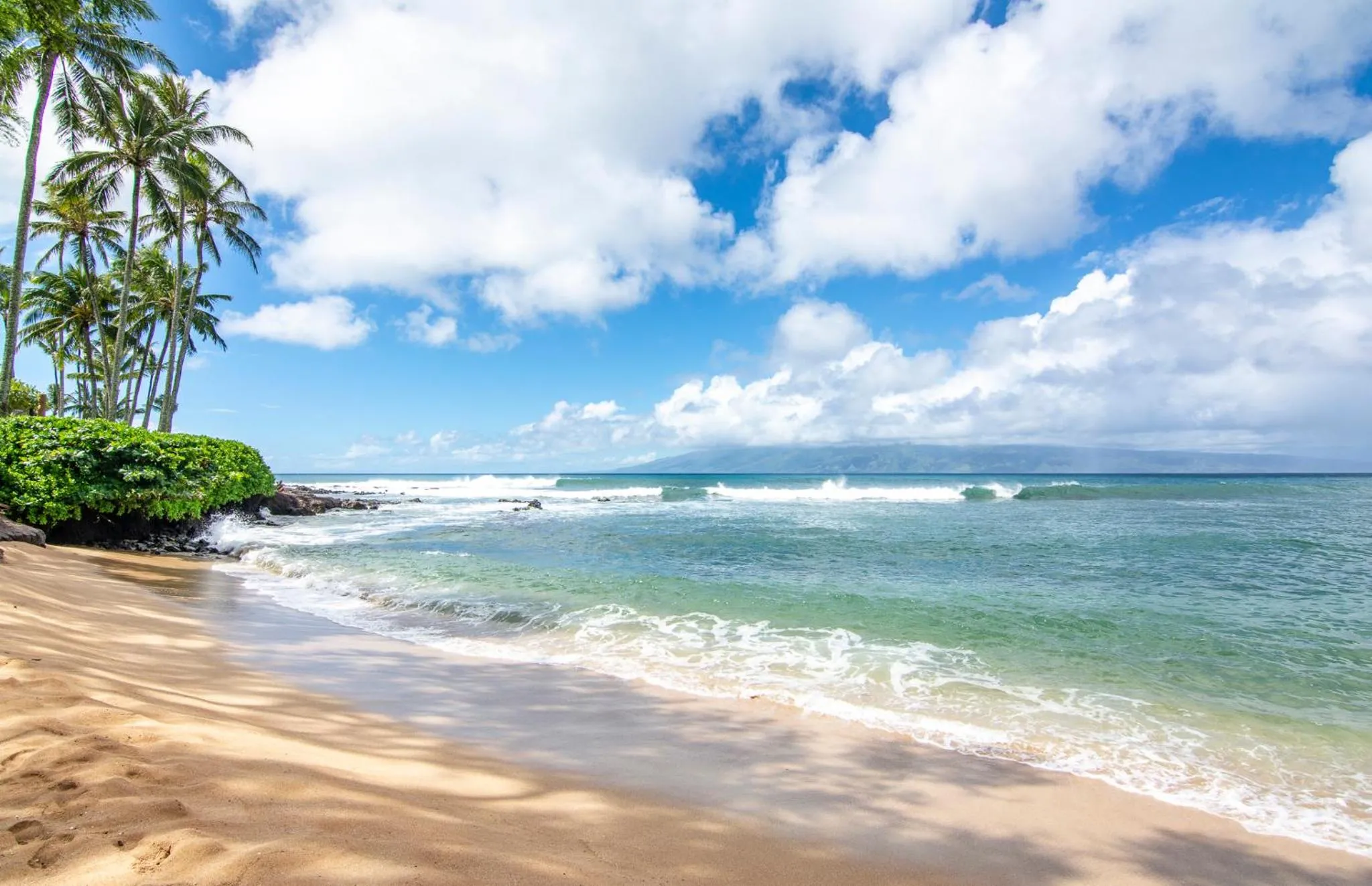 Nāpili Surf Beach Resort by Castle
