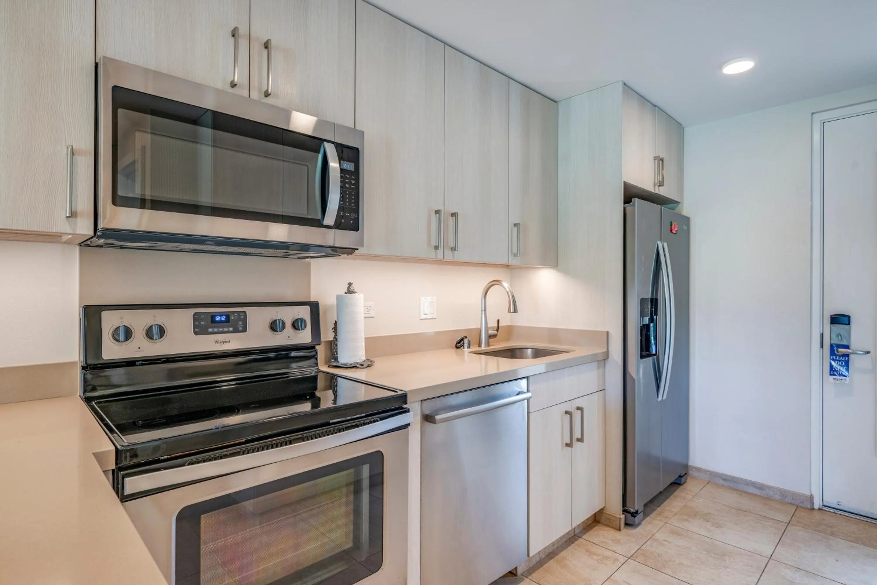 kitchen in Nāpili Surf Beach Resort by Castle