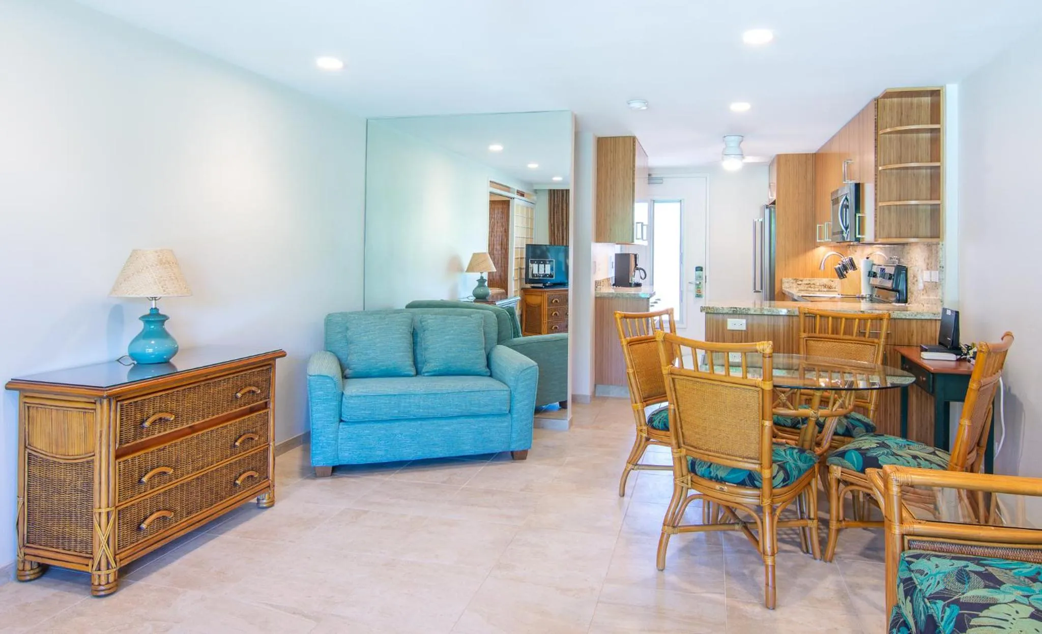 Nāpili Surf Beach Resort by Castle