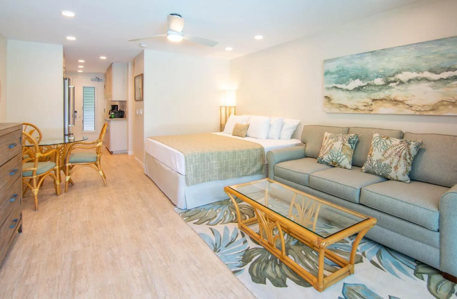 Nāpili Surf Beach Resort by Castle