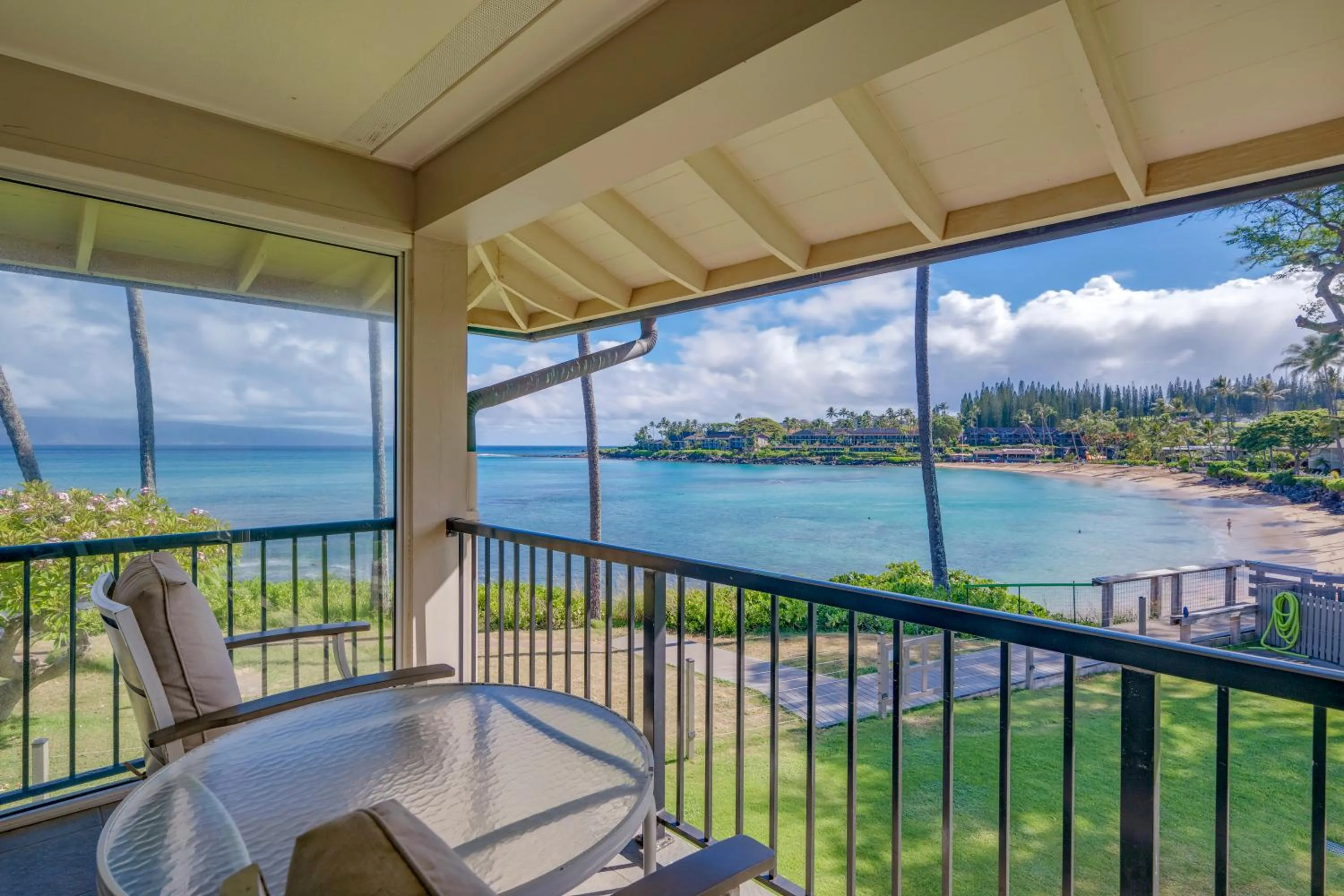 Balcony/Terrace in Nāpili Surf Beach Resort by Castle