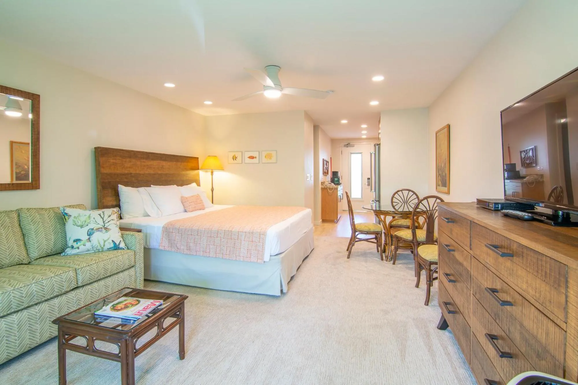 Bedroom, Bed in Nāpili Surf Beach Resort by Castle