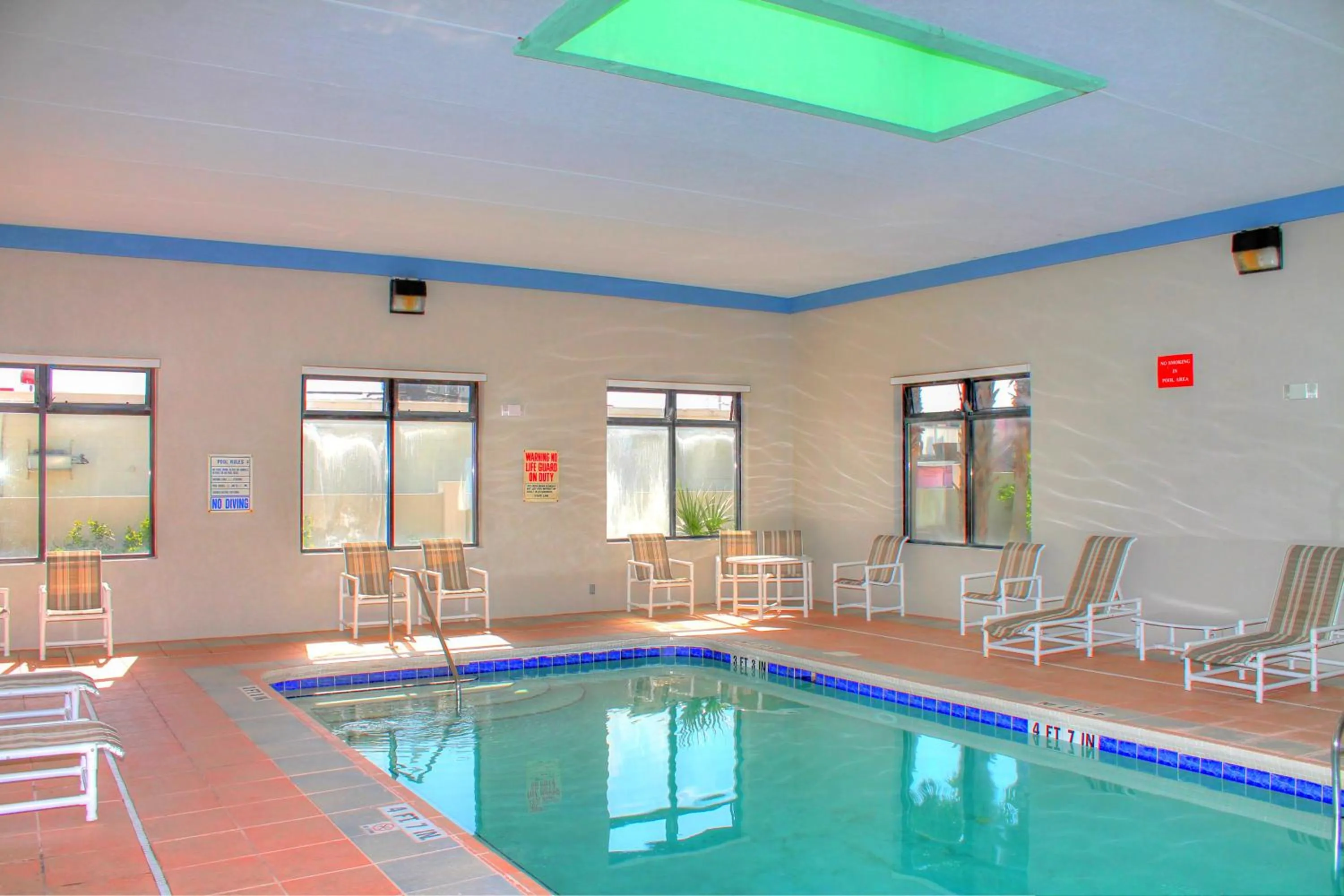 Swimming pool in Regency Inn & Suites - Saint Augustine