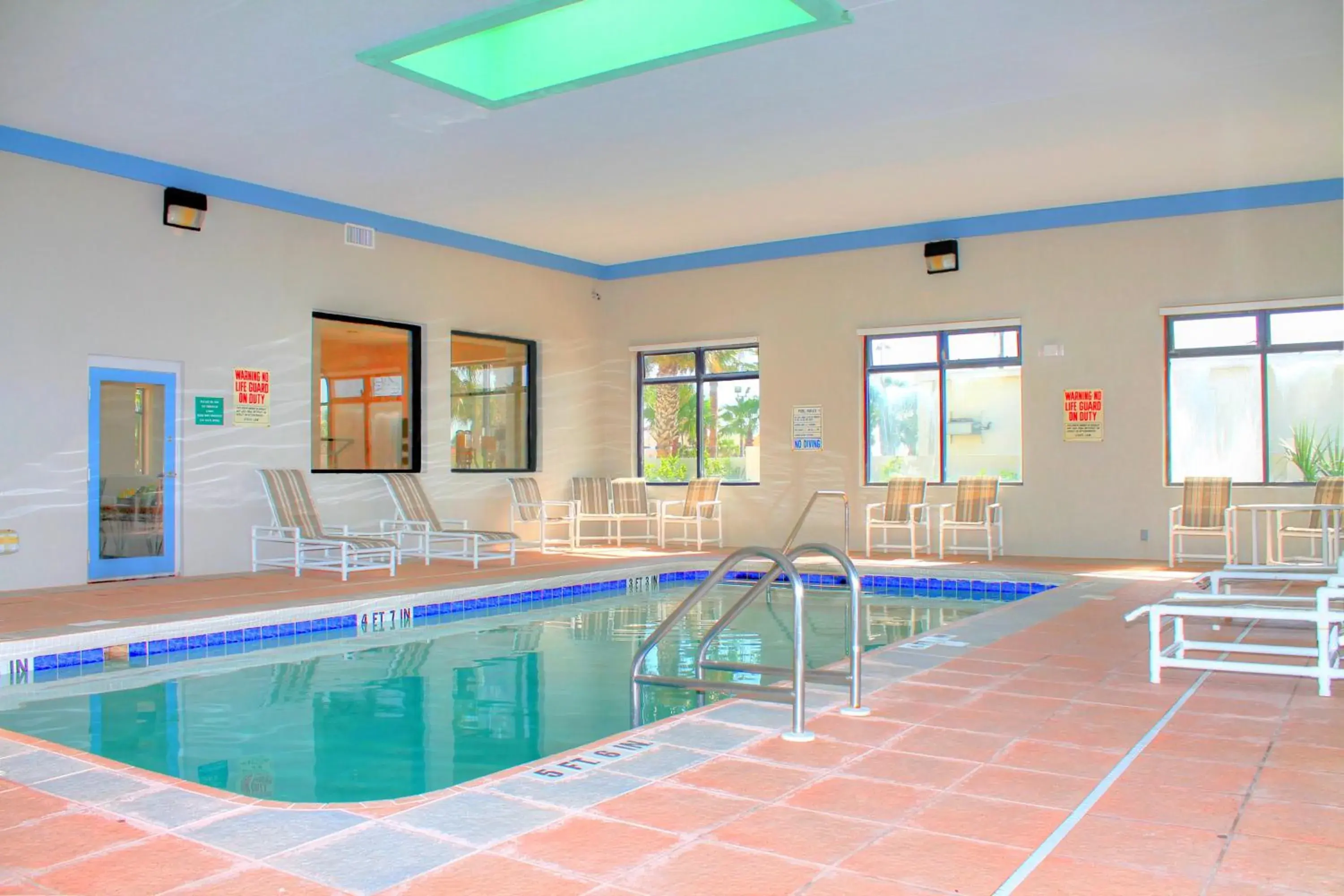 Swimming pool in Regency Inn & Suites - Saint Augustine Swimming pool in Regency Inn & Suites - Saint Augustine