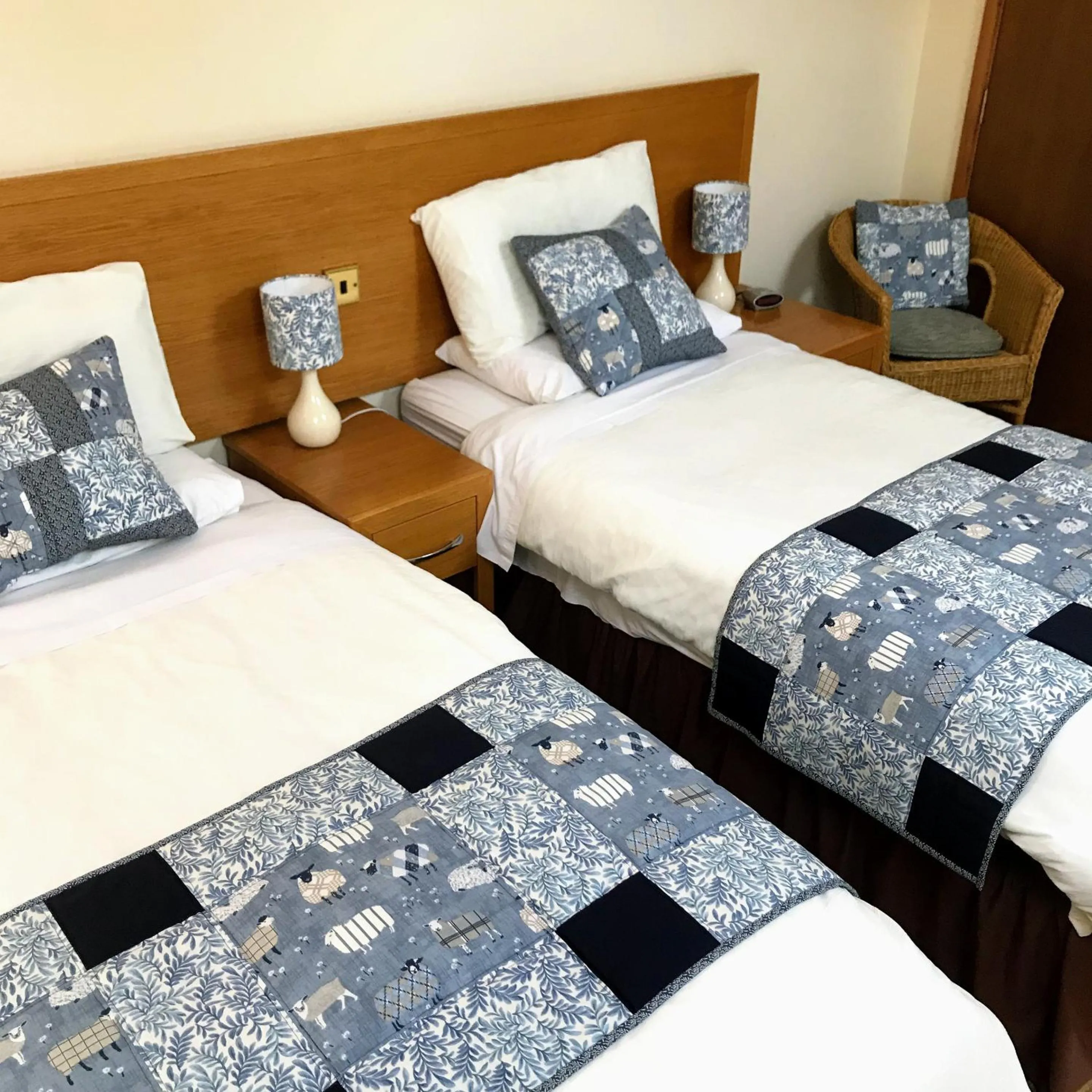 Bedroom, Bed in The Golden Fleece