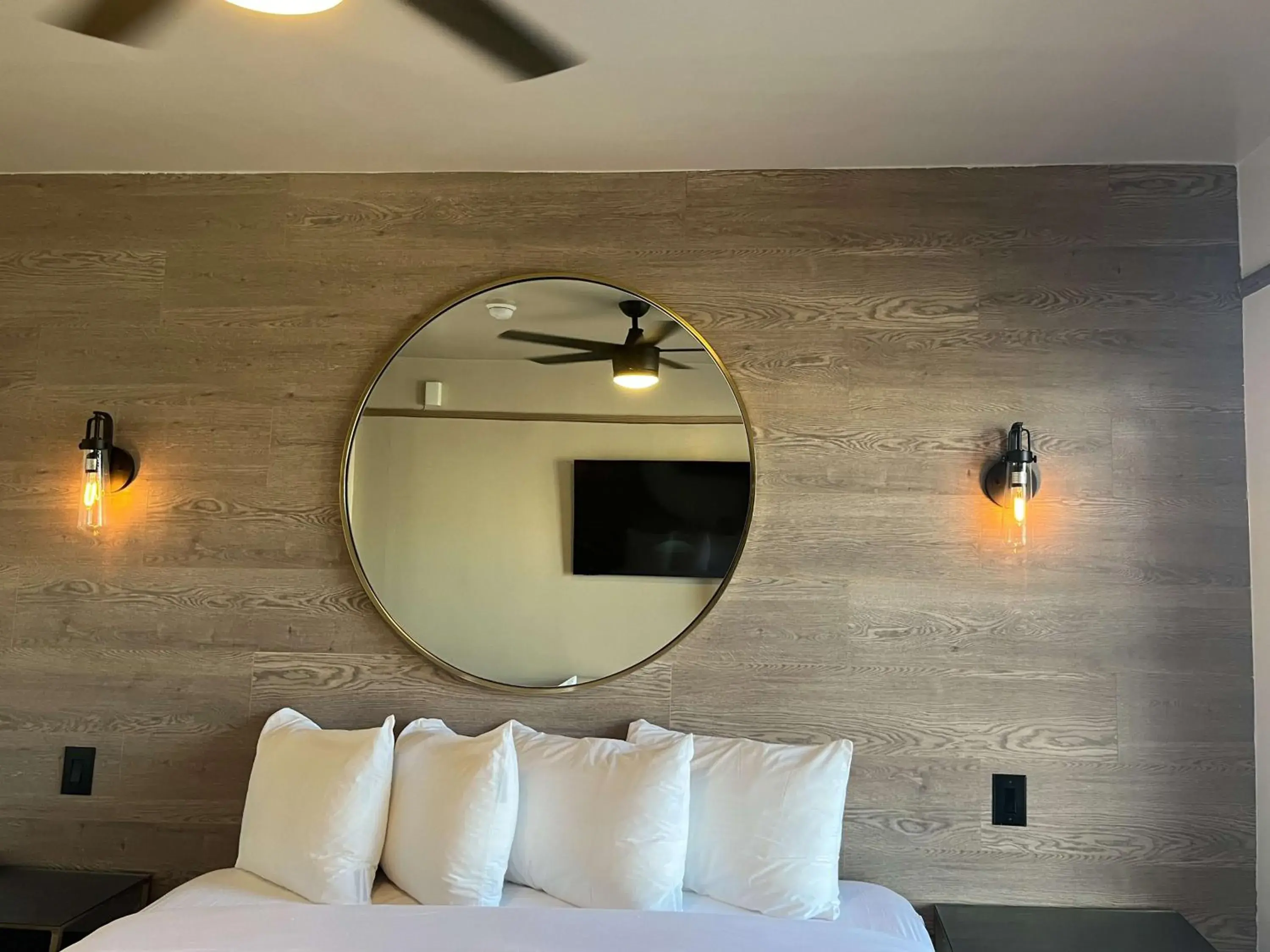 Bedroom, Bed in Motel 6 San Francisco, CA Civic Center Bedroom, Bed in Motel 6 San Francisco, CA Civic Center