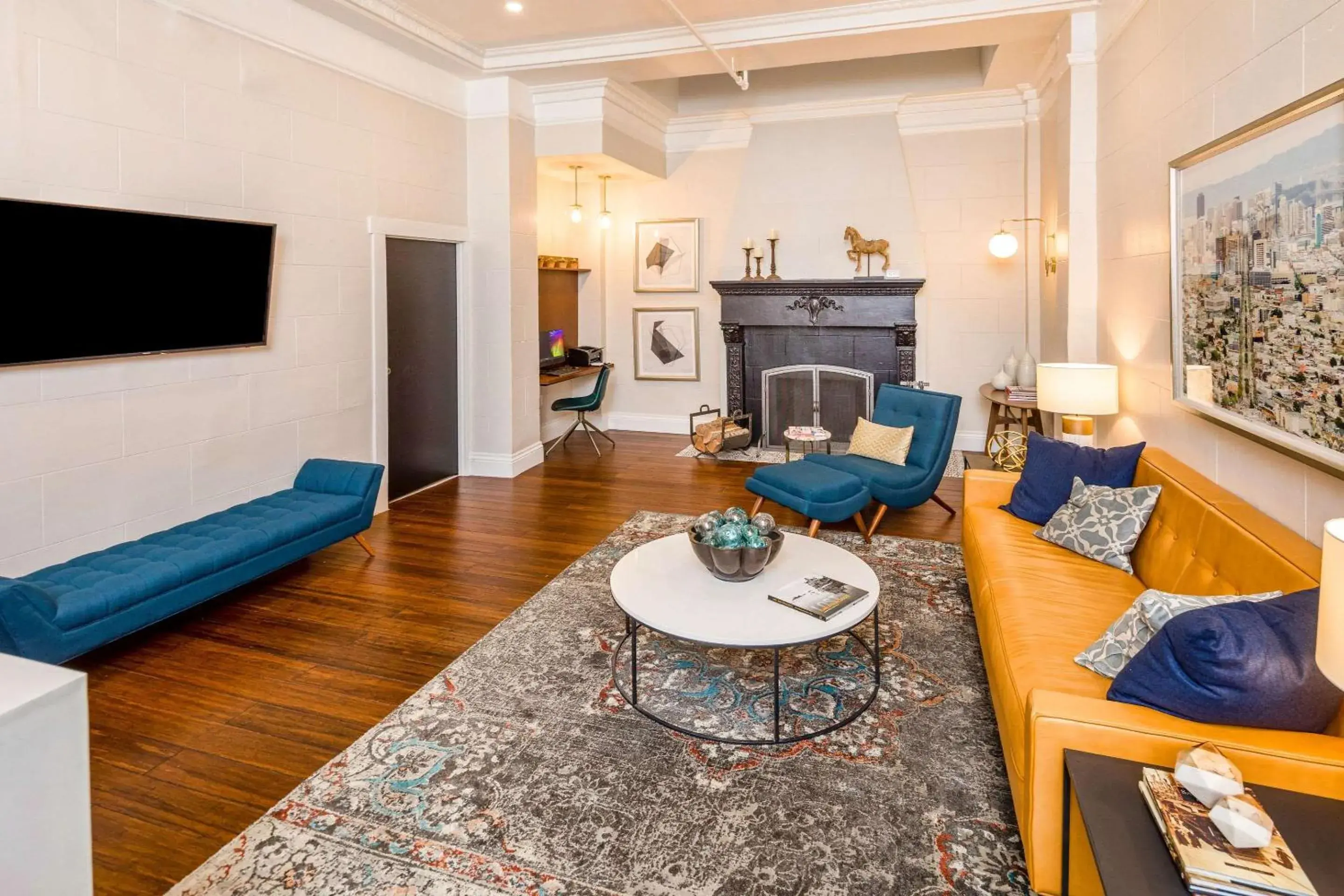 Living room, Seating Area in HTL 587, Ascend Hotel Collection Living room, Seating Area in HTL 587, Ascend Hotel Collection