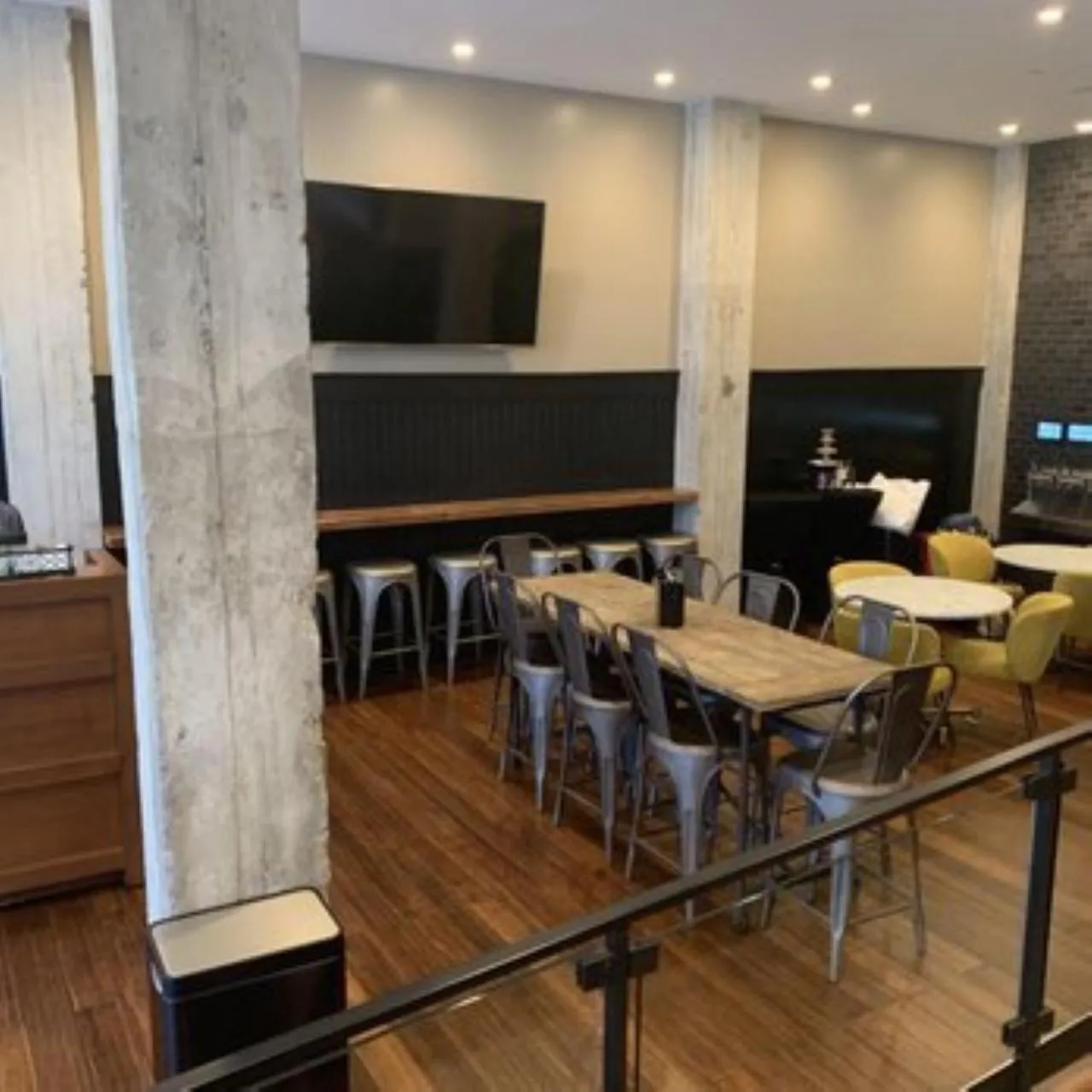 Dining area in Motel 6 San Francisco, CA Civic Center