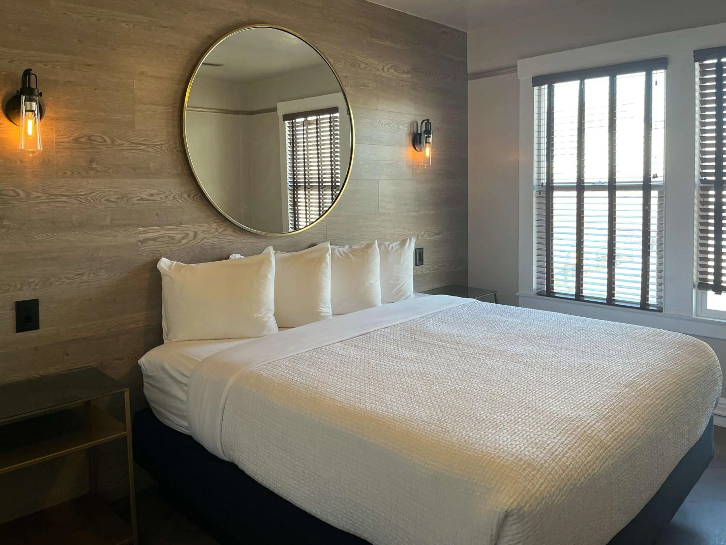 Bedroom, Bed in Motel 6 San Francisco, CA Civic Center