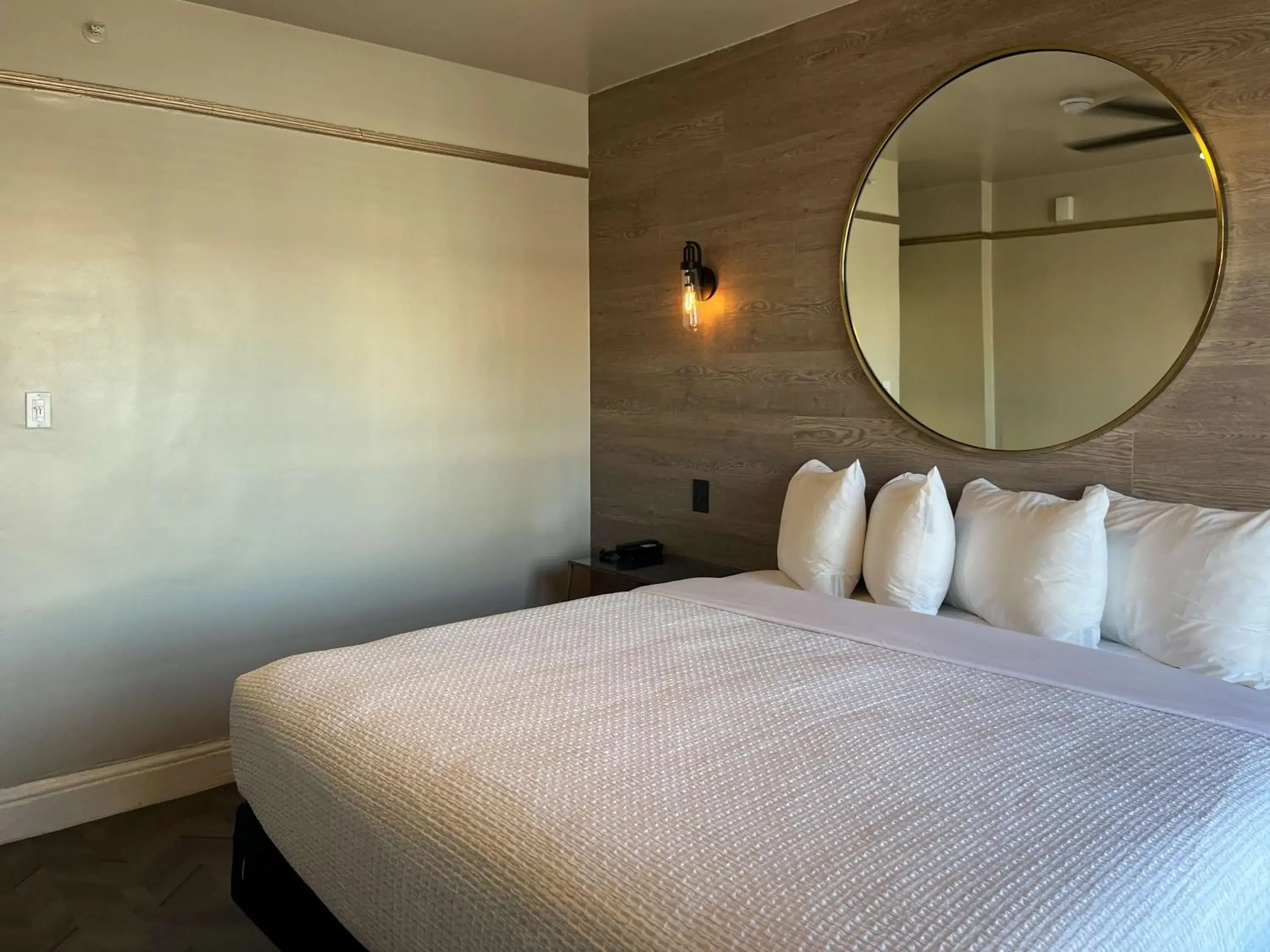 Bedroom, Bed in Motel 6 San Francisco, CA Civic Center Bedroom, Bed in Motel 6 San Francisco, CA Civic Center