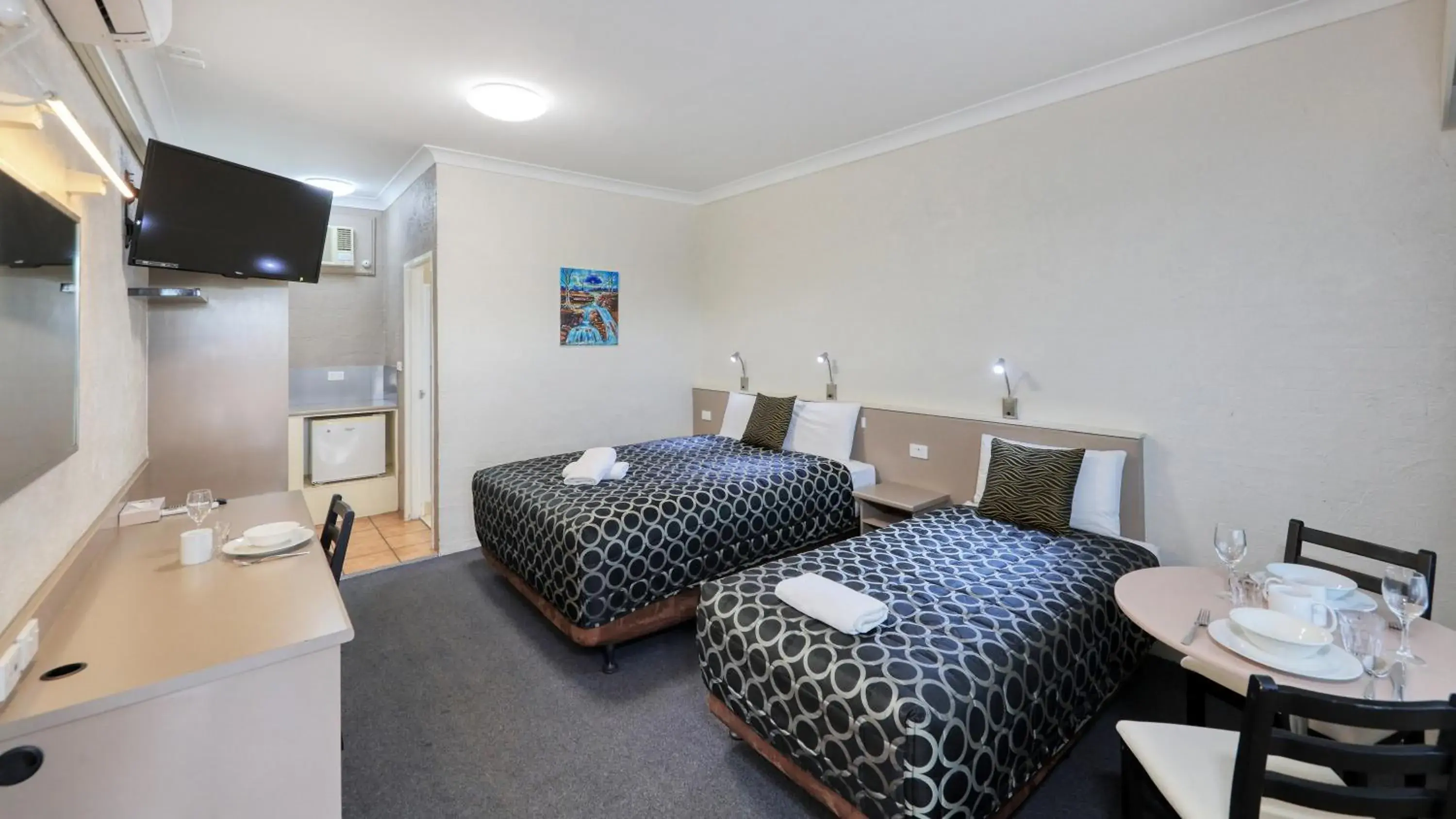 Twin Room in Sapphire City Motor Inn Twin Room in Sapphire City Motor Inn