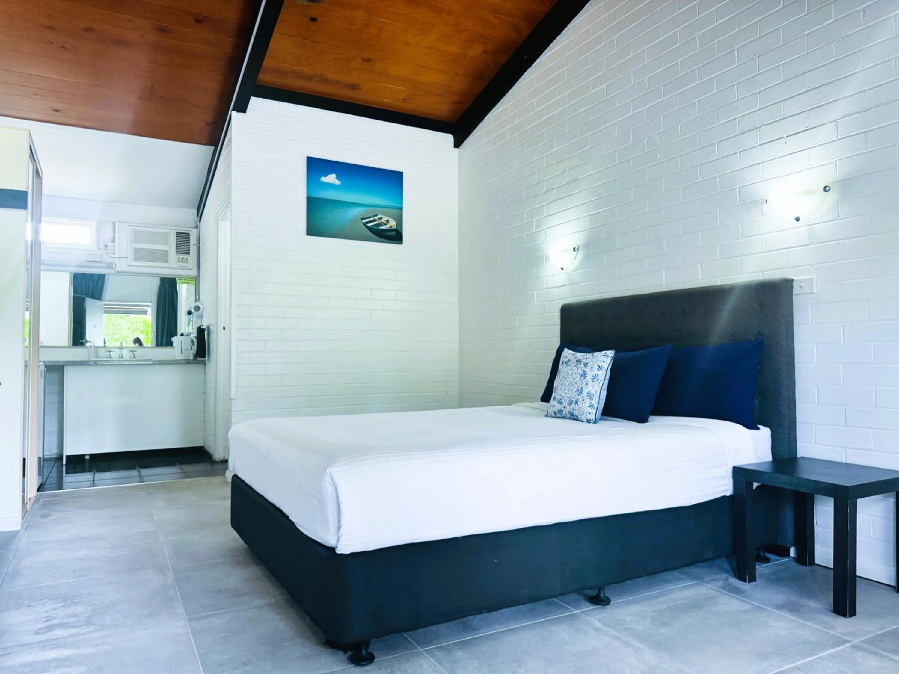 Bedroom, Bed in Jetty Motel The Entrance