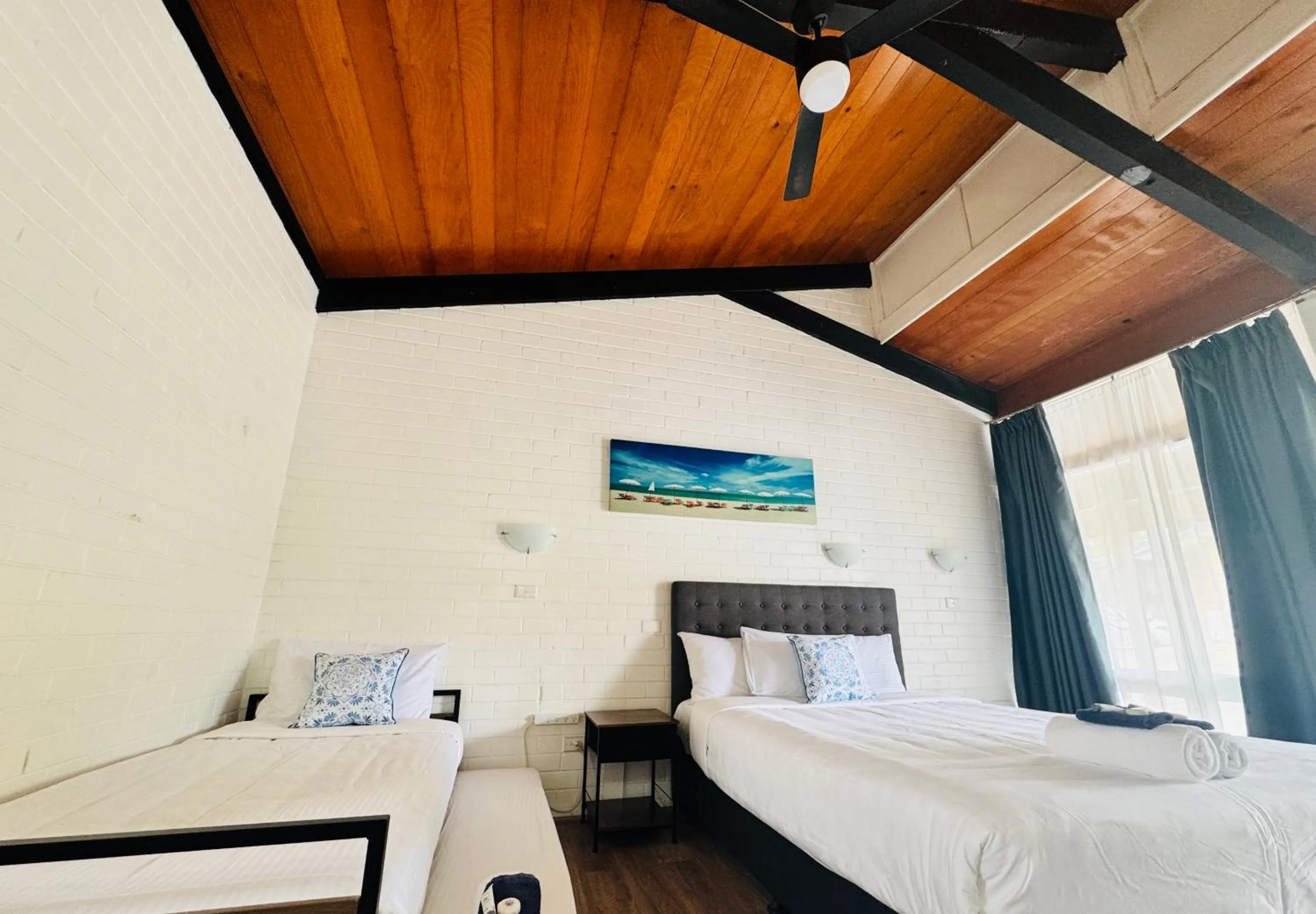 Photo of the whole room, Bed in Jetty Motel The Entrance