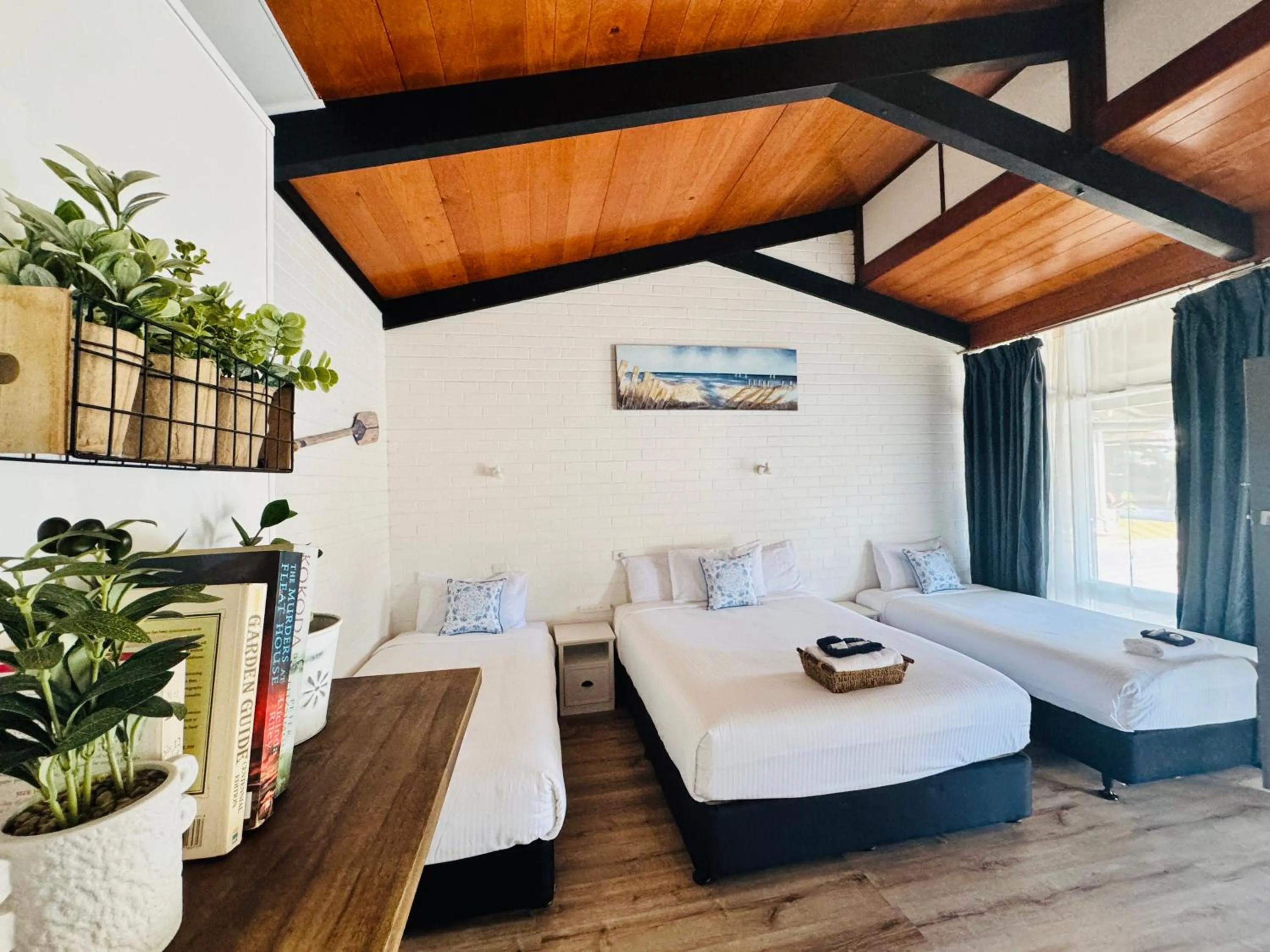 Photo of the whole room, Bed in Jetty Motel The Entrance