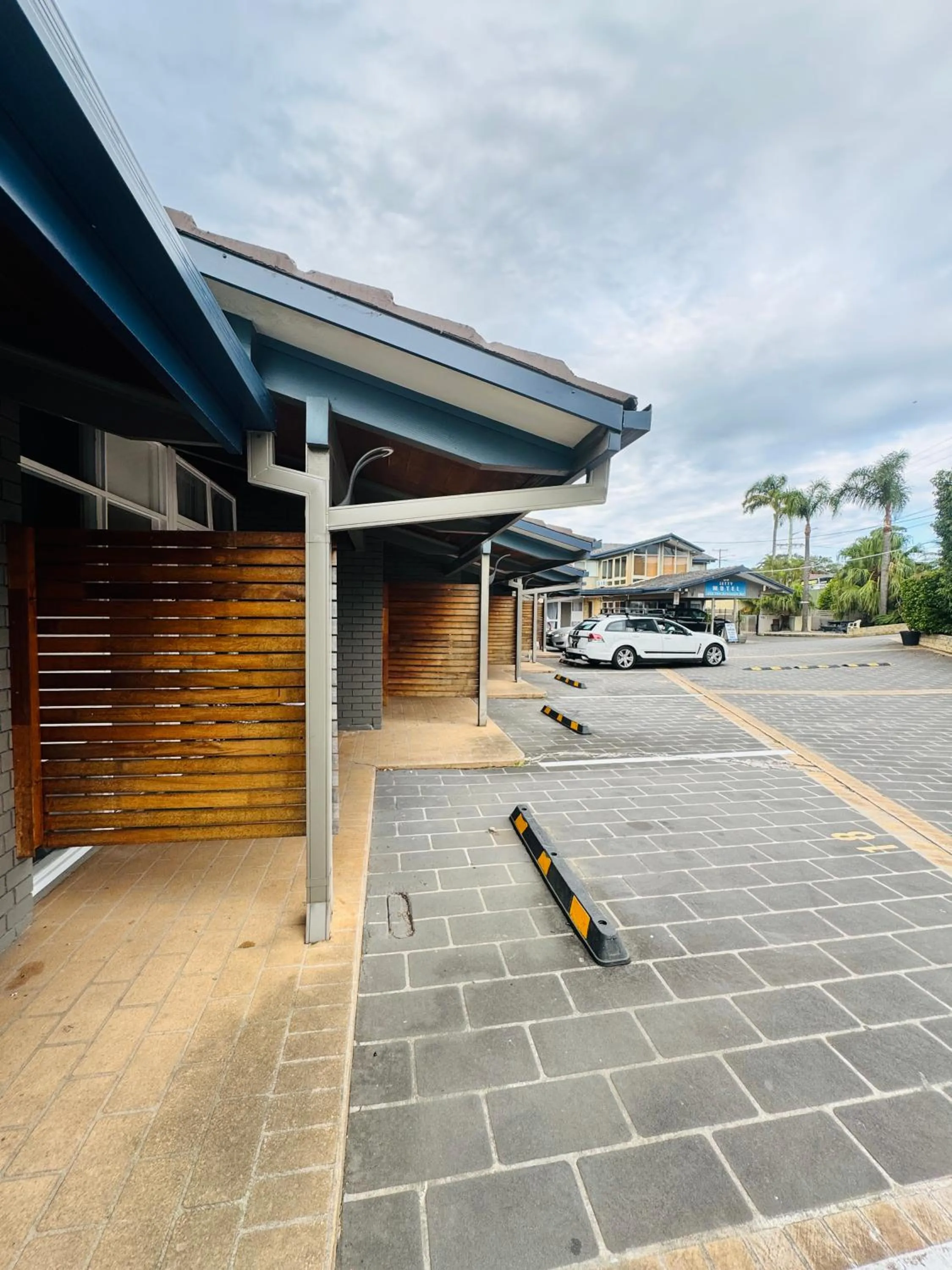 Parking in Jetty Motel The Entrance
