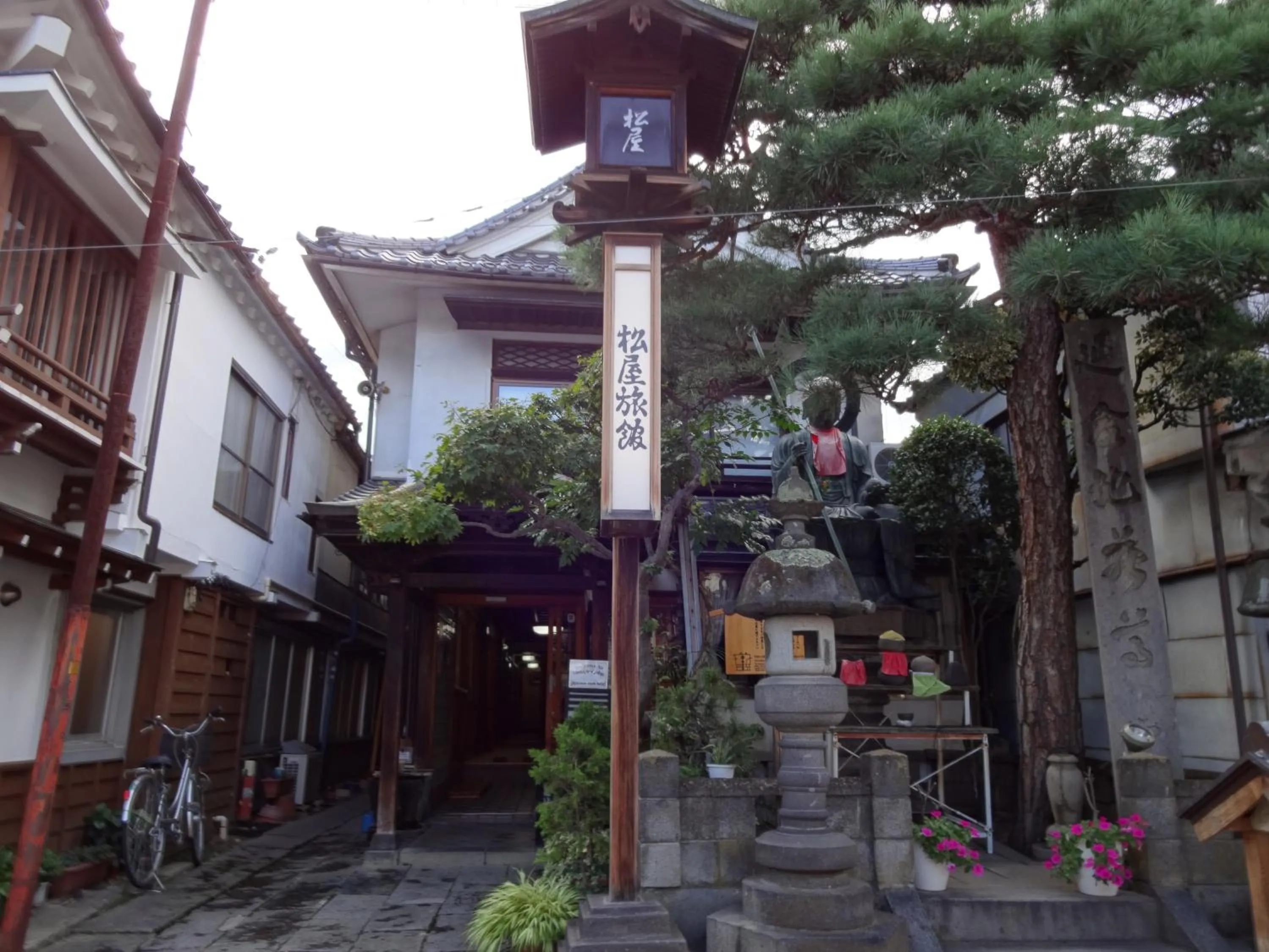 Facade/entrance in Jizokan Matsuya Ryokan