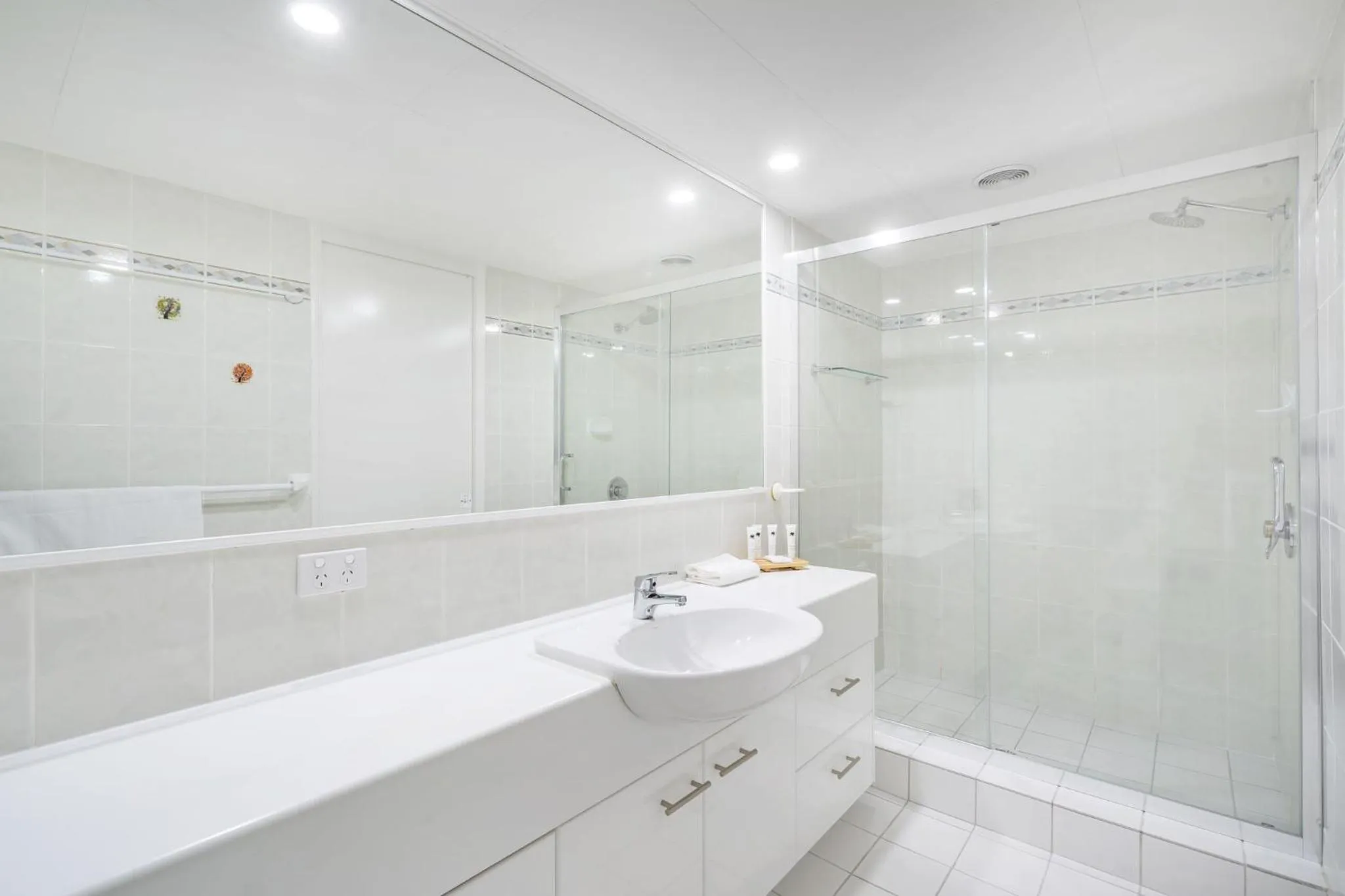 Pacific Plaza Apartments