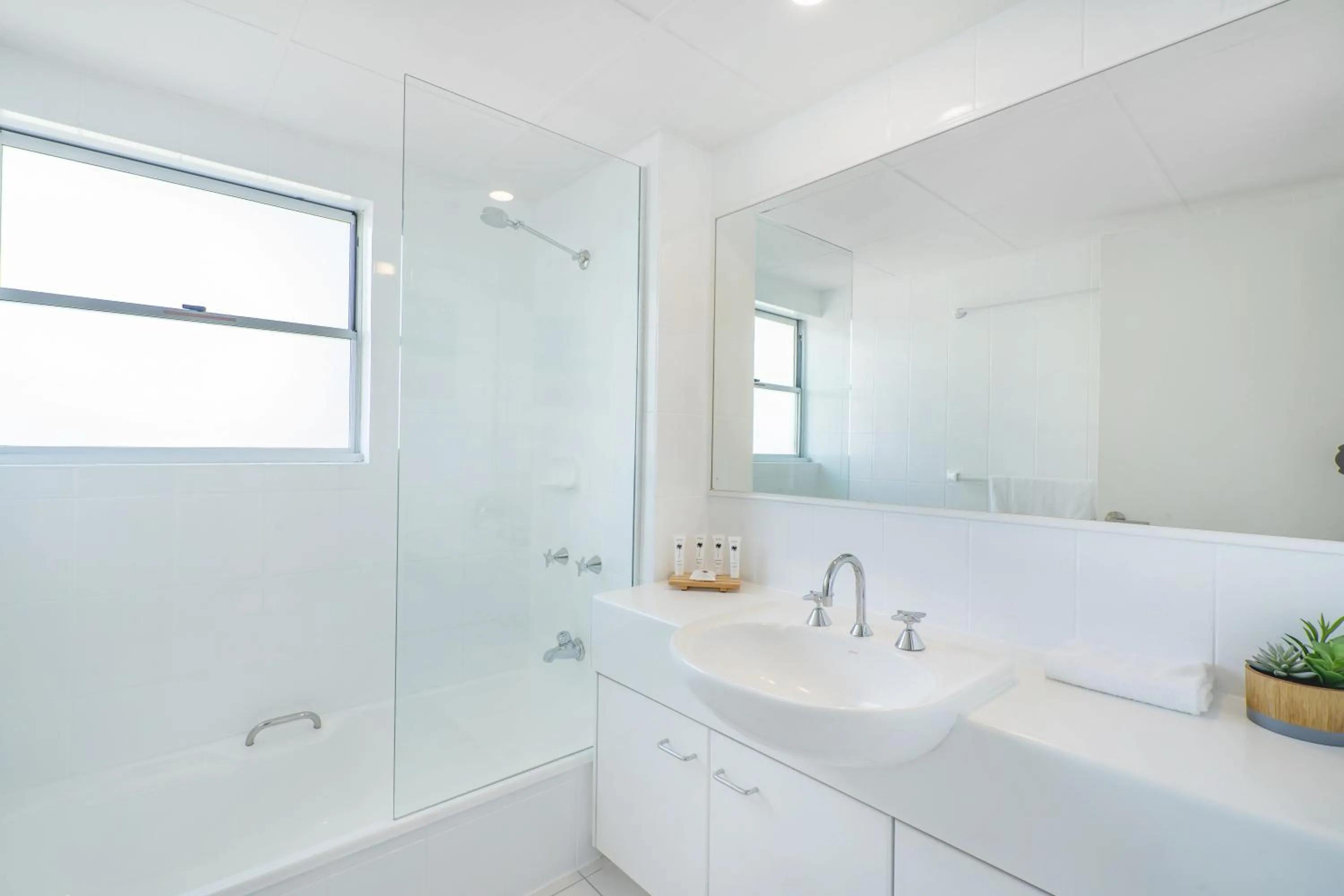 Pacific Plaza Apartments