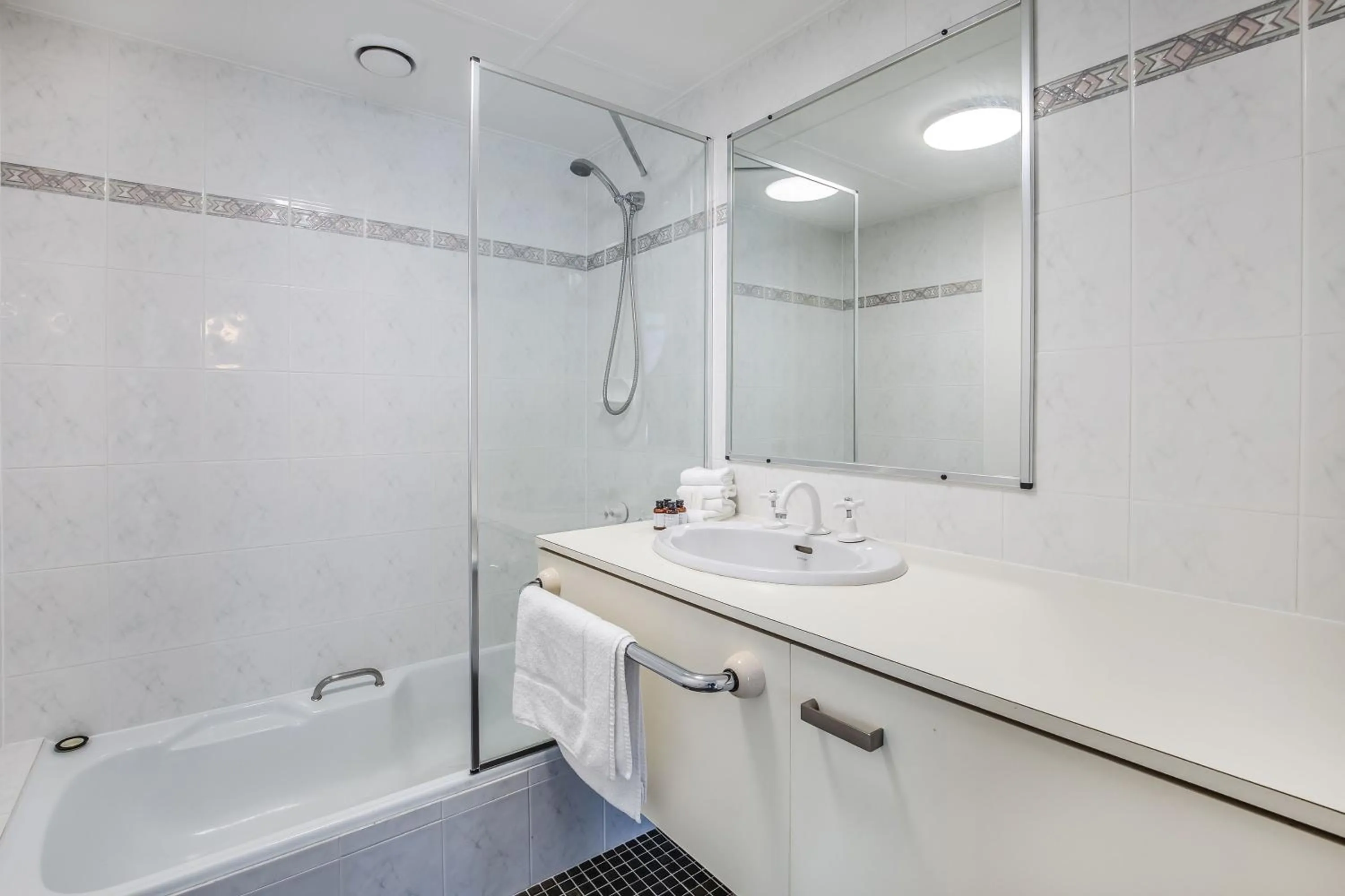 Pacific Plaza Apartments