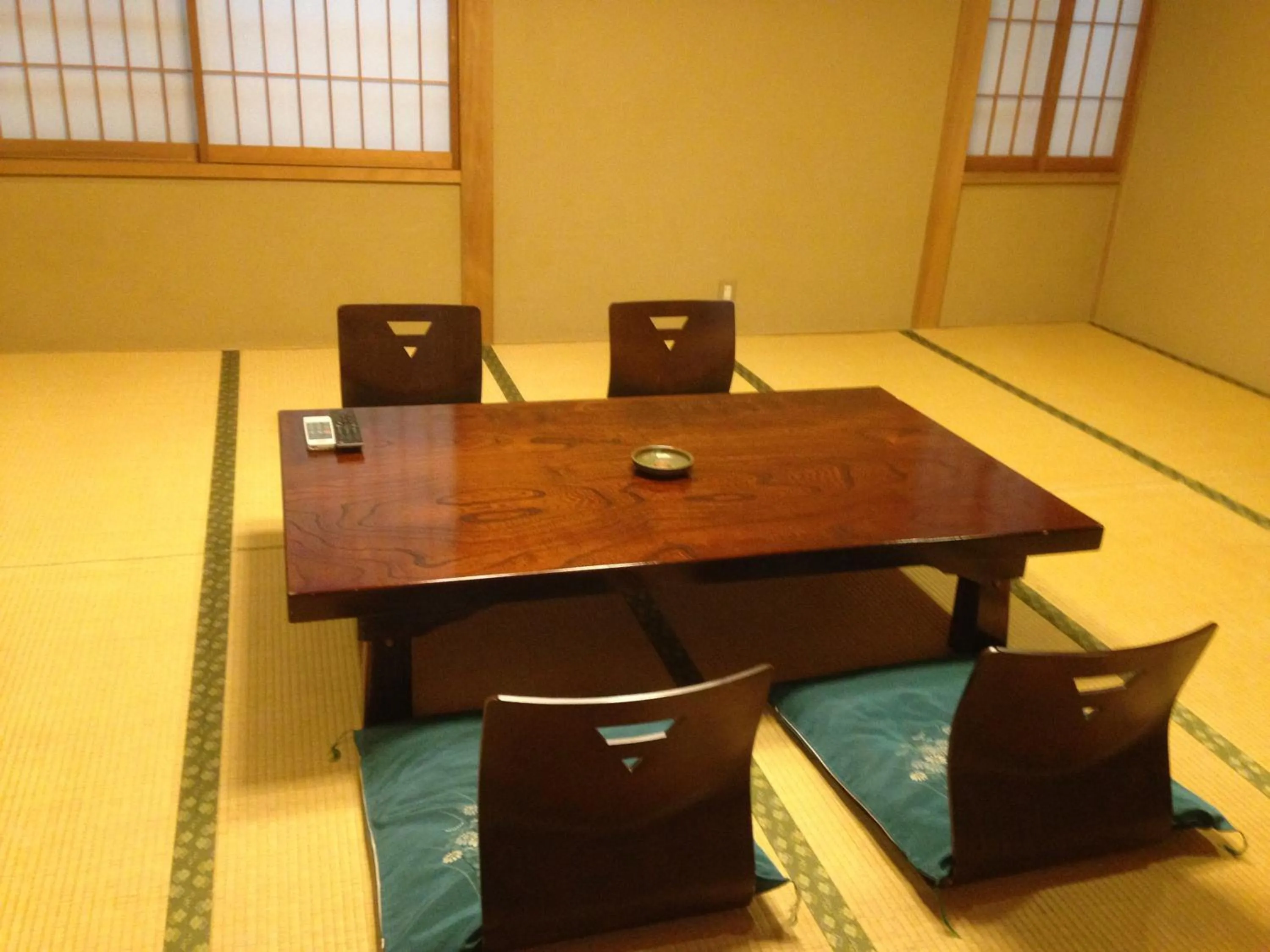 Seating area in Chuokan Shimizuya Ryokan