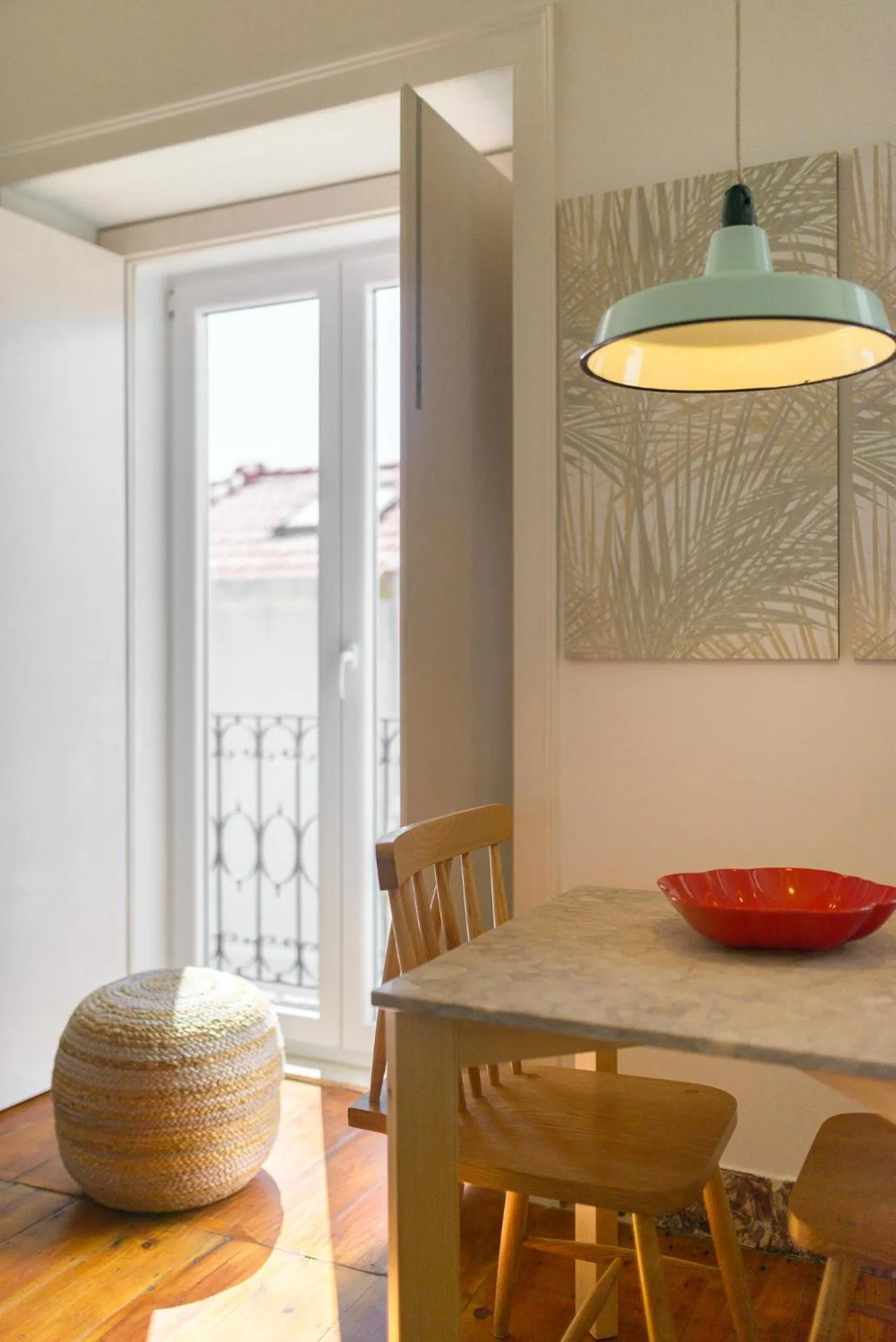 Communal lounge/ TV room in Dona Graca Lisbon Apartments