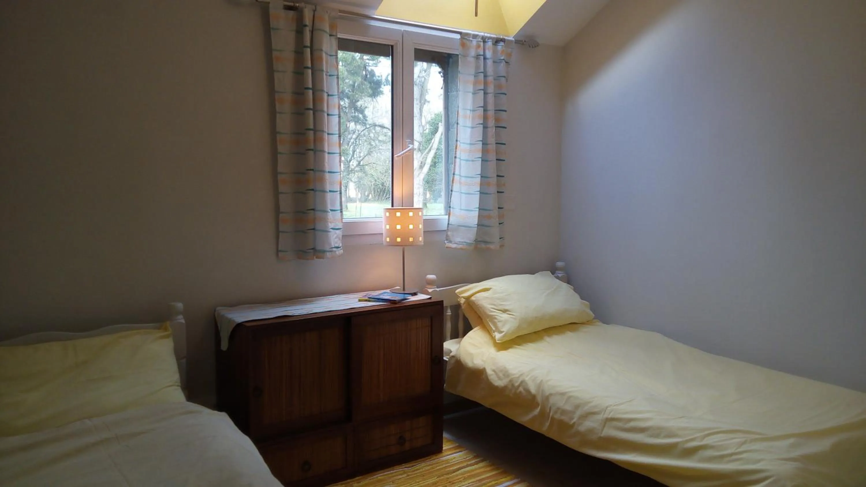 Bedroom, Bed in Triton Cotton
