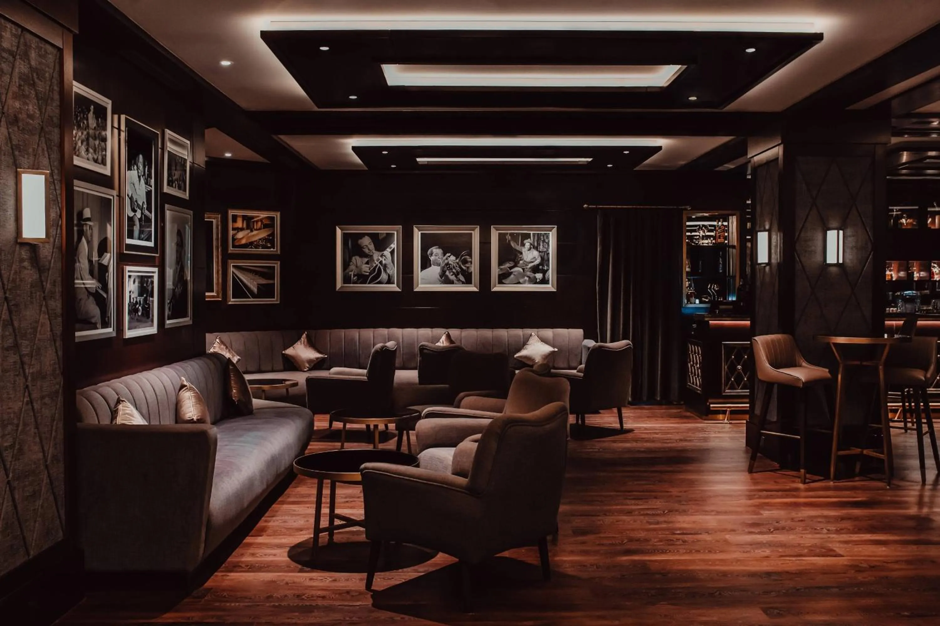 Lounge or bar in Al Bustan Palace, a Ritz-Carlton Hotel
