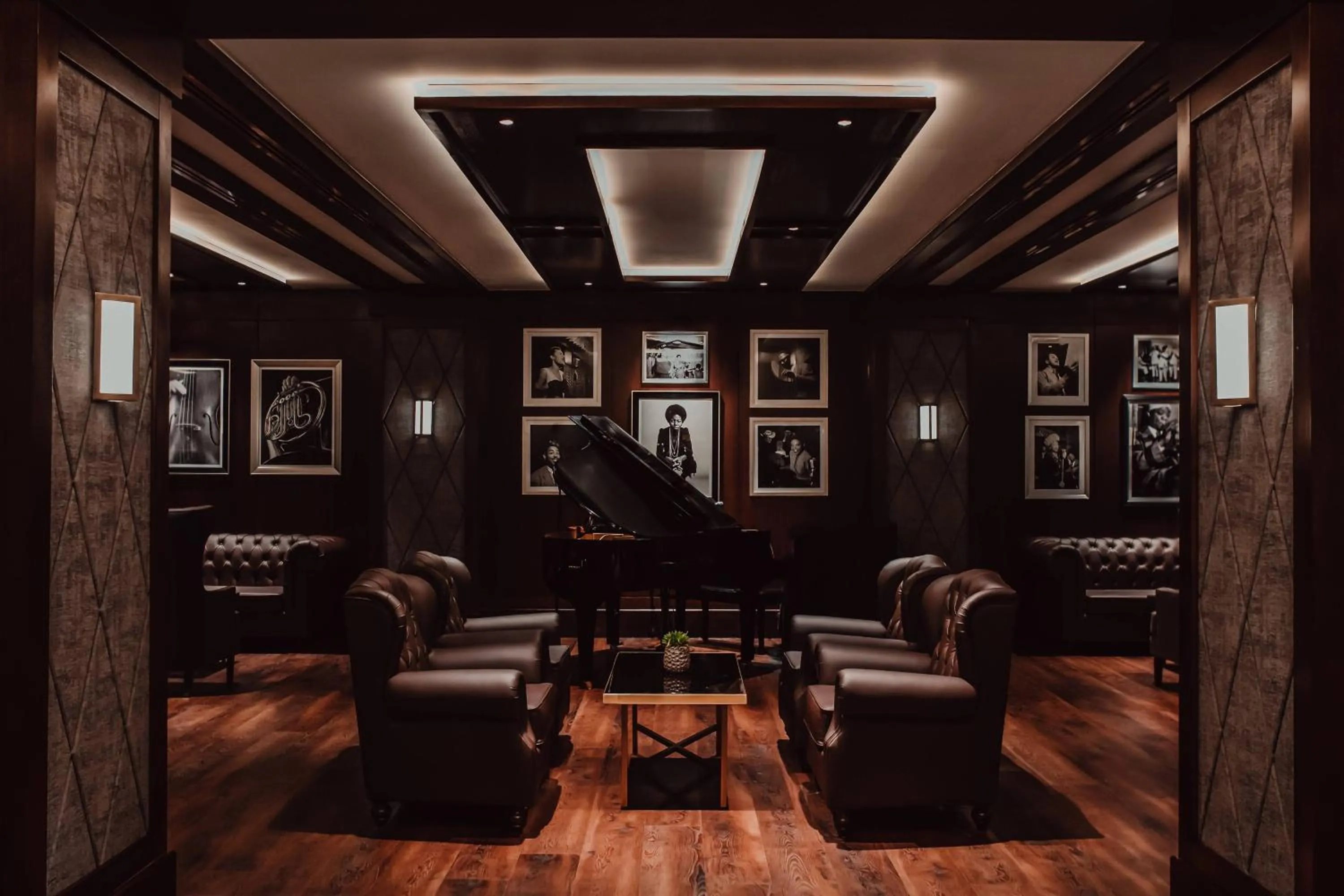 Lounge or bar in Al Bustan Palace, a Ritz-Carlton Hotel