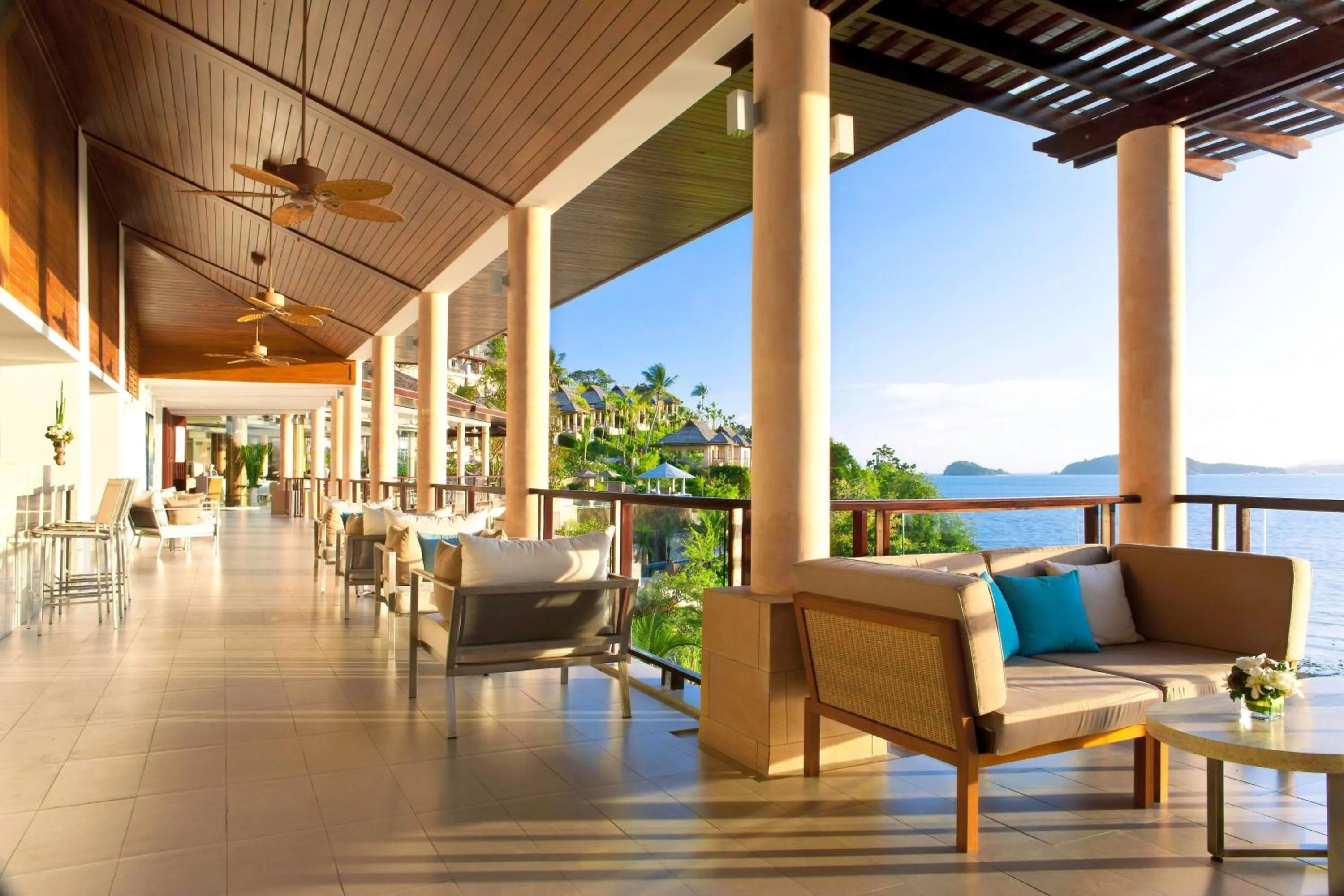 Lounge or bar in The Westin Siray Bay Resort & Spa, Phuket