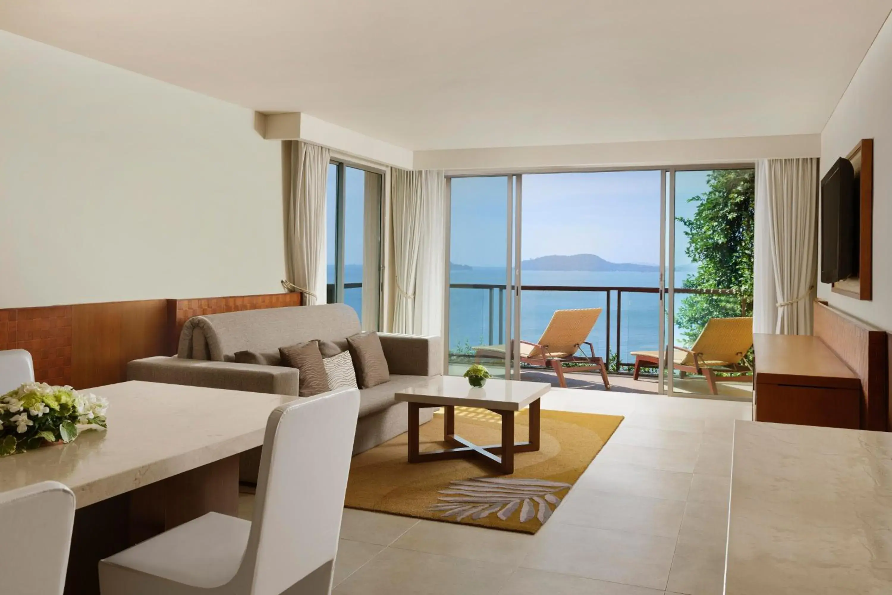 Luxury, Oceanfront View, 1 Bedroom Larger Suite in The Westin Siray Bay Resort & Spa, Phuket Luxury, Oceanfront View, 1 Bedroom Larger Suite in The Westin Siray Bay Resort & Spa, Phuket