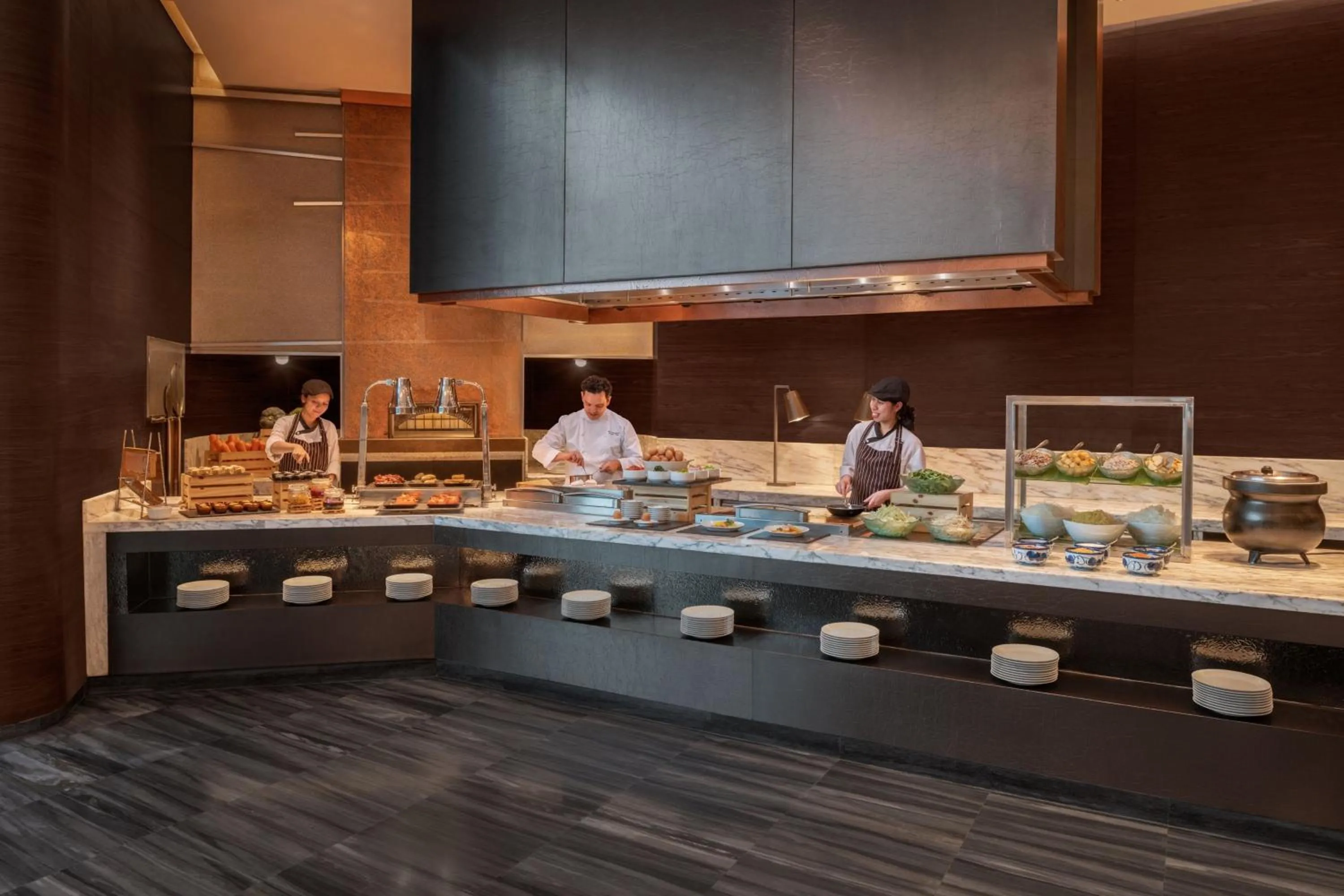 Restaurant/places to eat in Le Meridien Bangkok