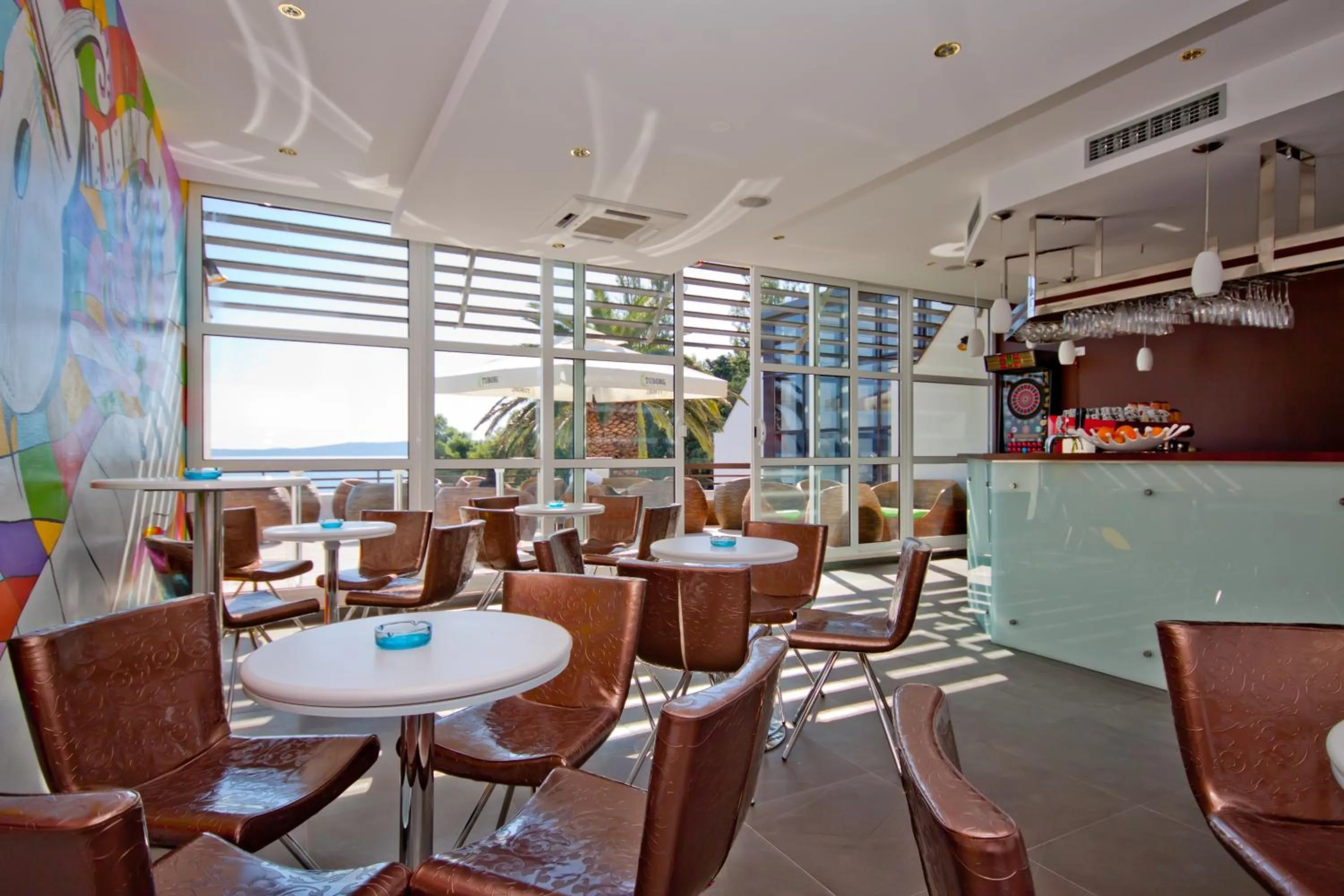 Restaurant/places to eat in Hotel Ballet School