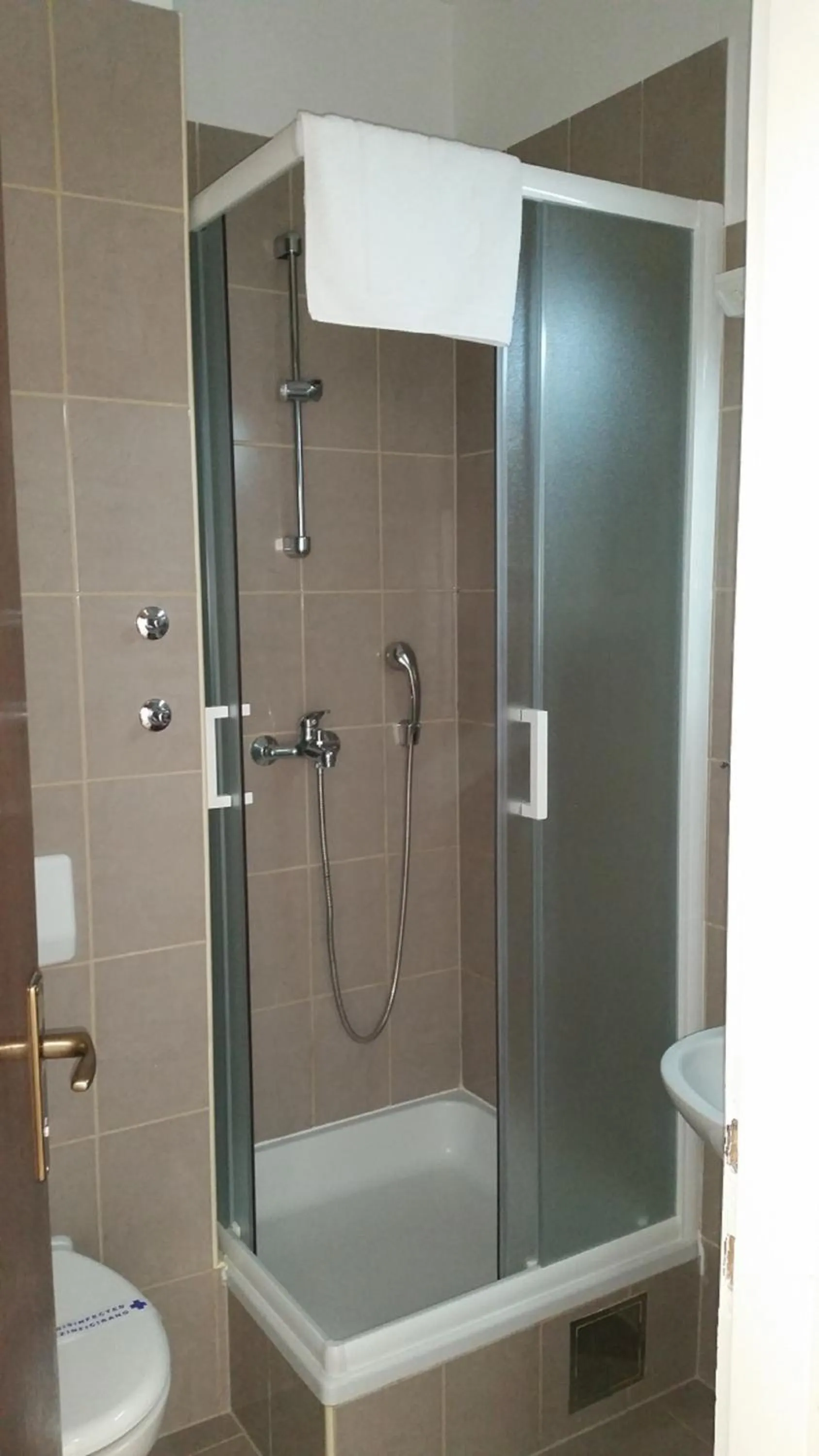 Bathroom in Hotel Ballet School