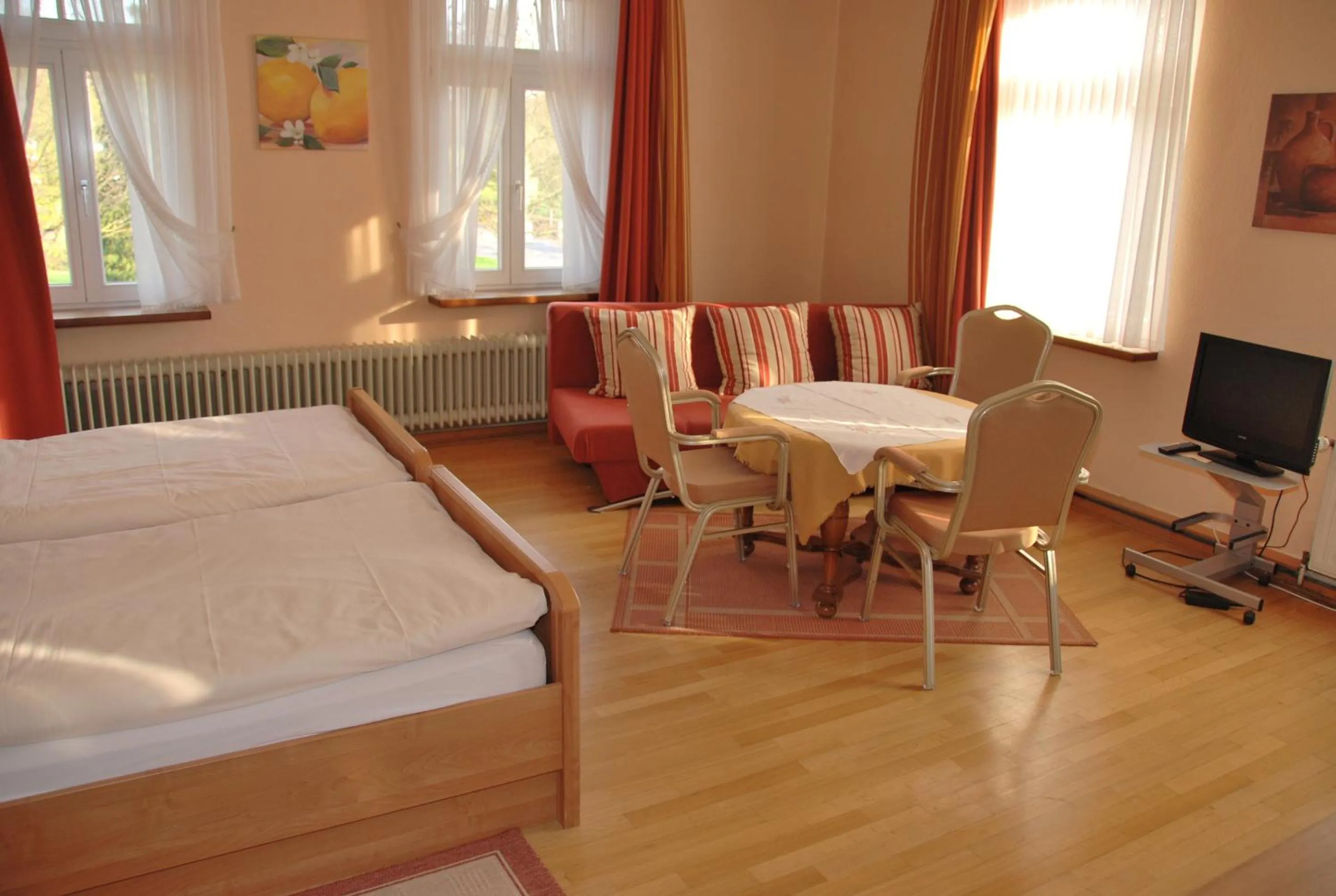 Photo of the whole room, Bed in Gasthaus Kempermann