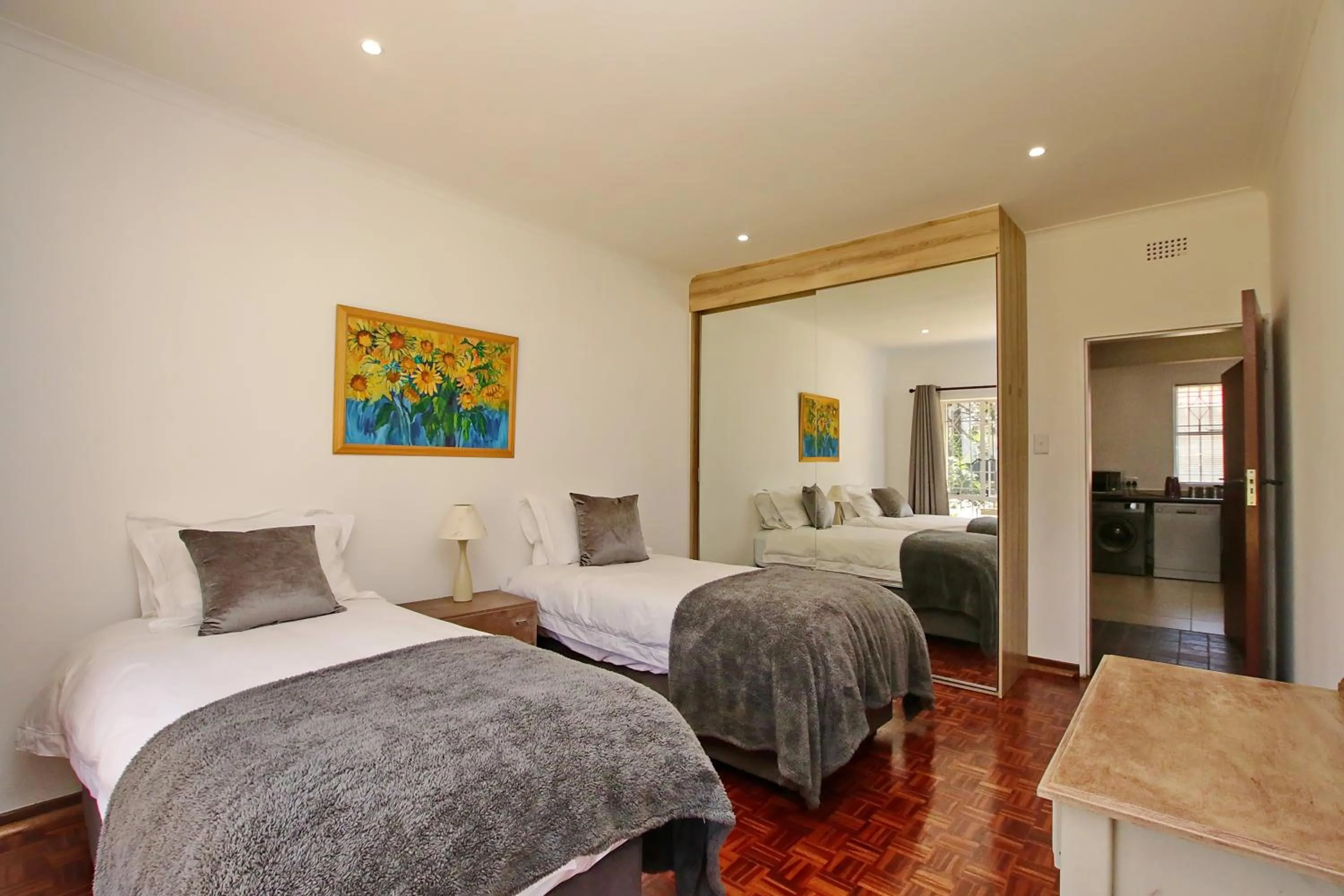 Photo of the whole room, Bed in Moonflower Cottages