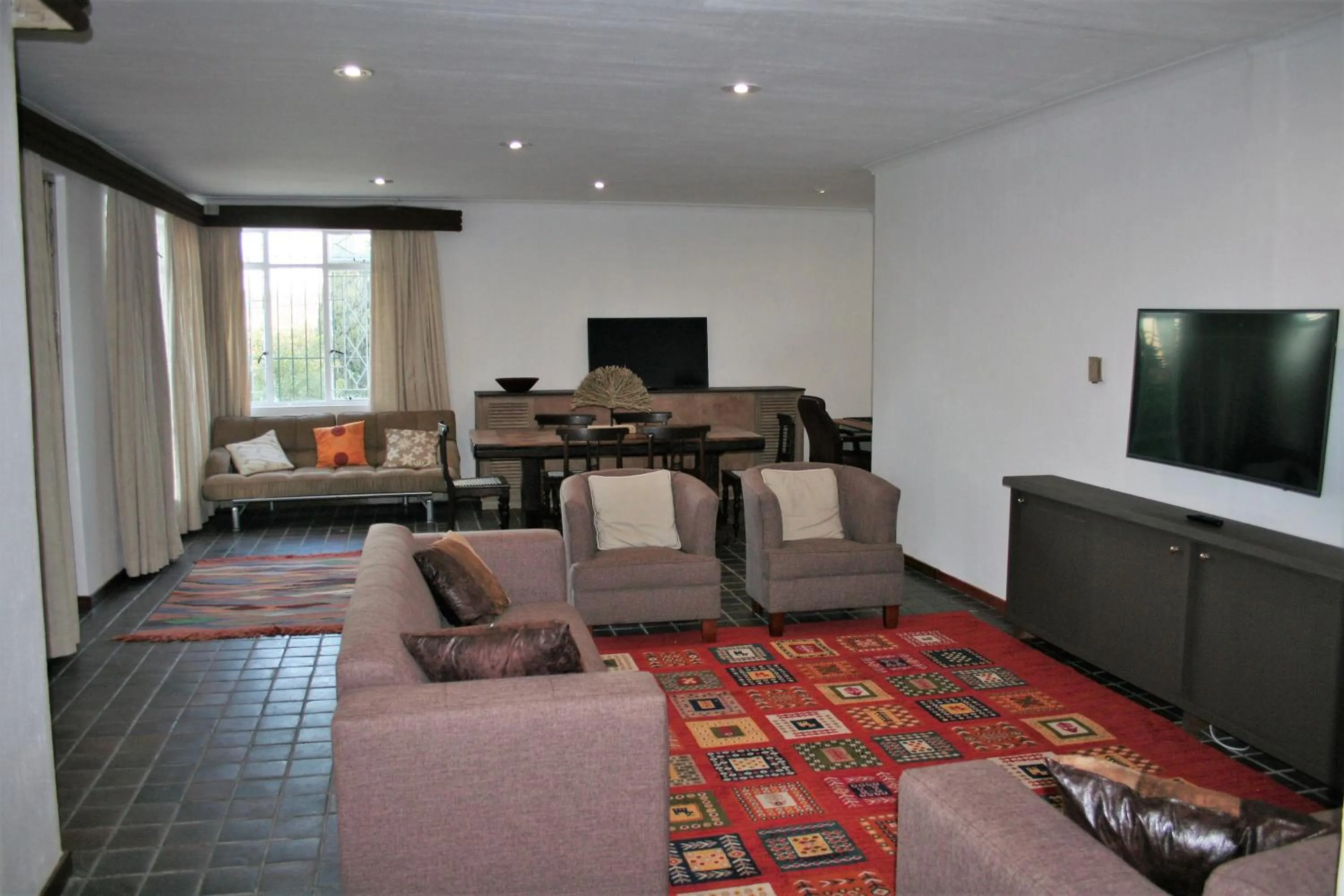 TV and multimedia in Moonflower Cottages