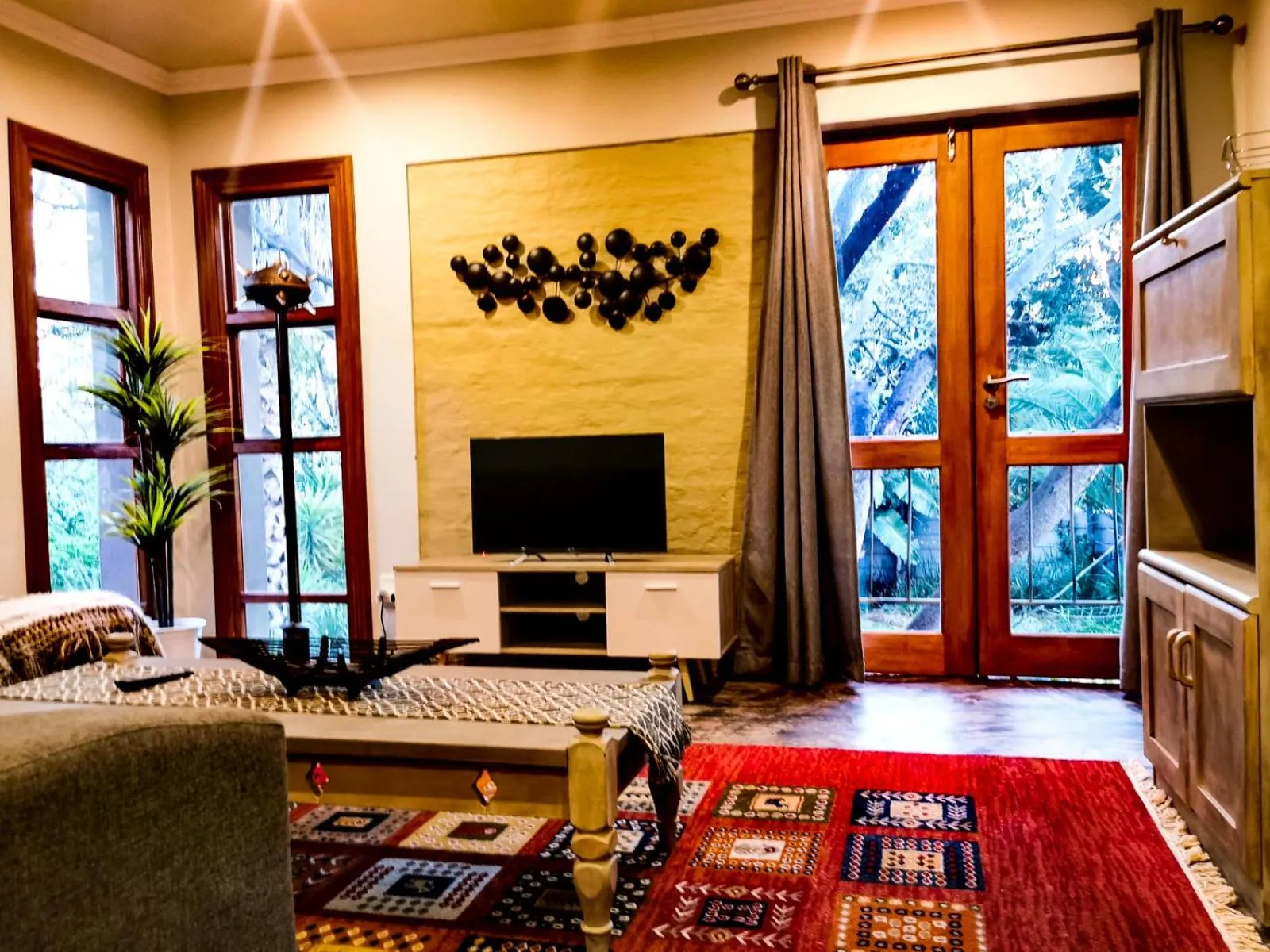 TV and multimedia in Moonflower Cottages