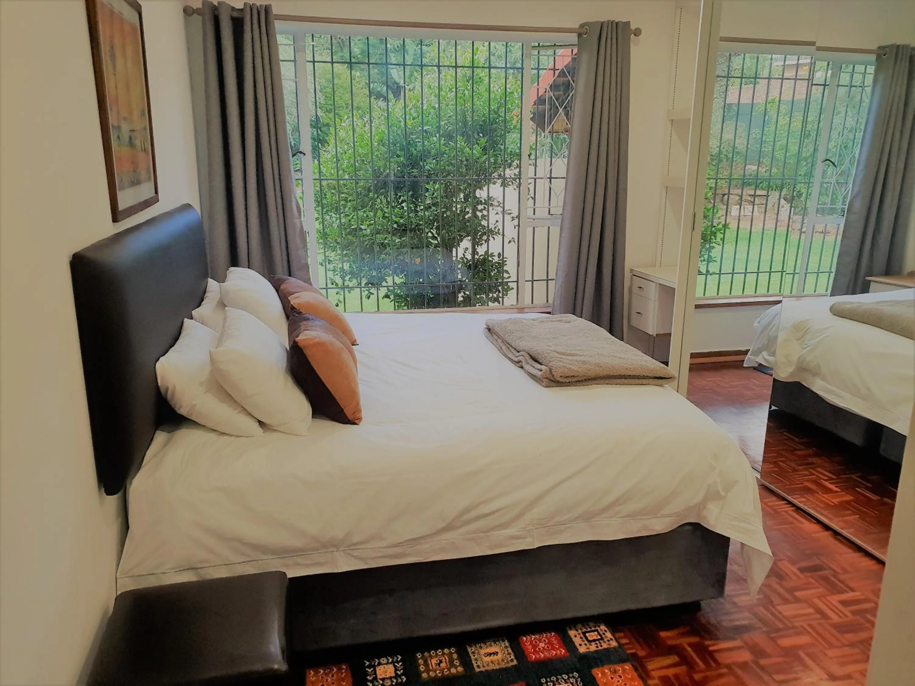 Bedroom, Bed in Moonflower Cottages