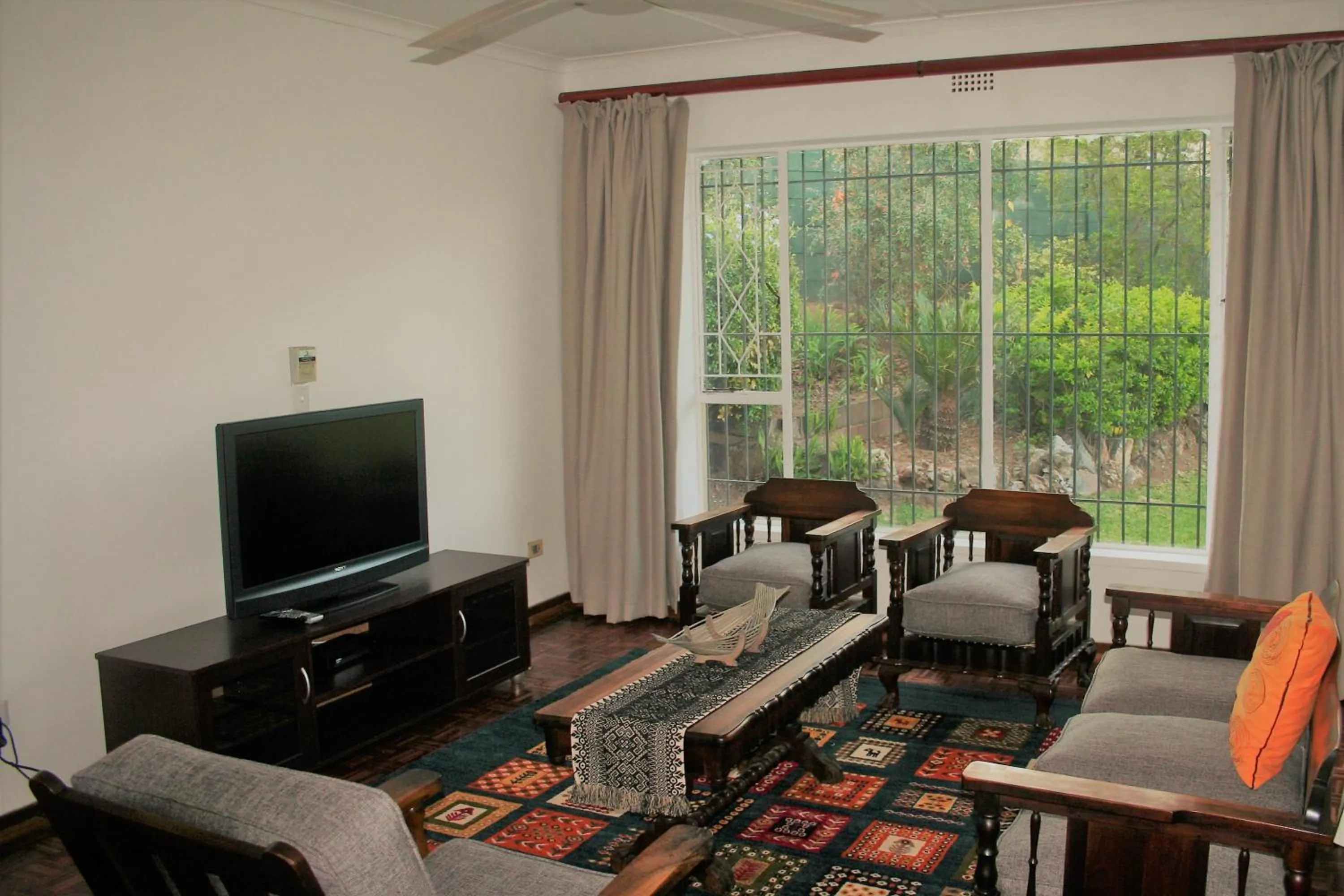 TV and multimedia in Moonflower Cottages