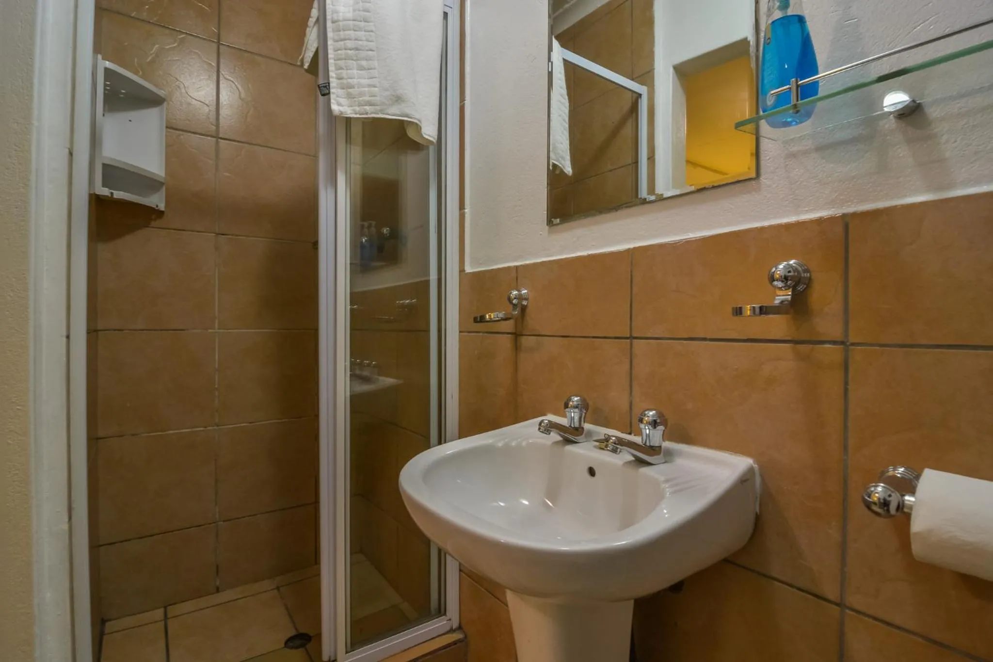 Bathroom in Moonflower Cottages