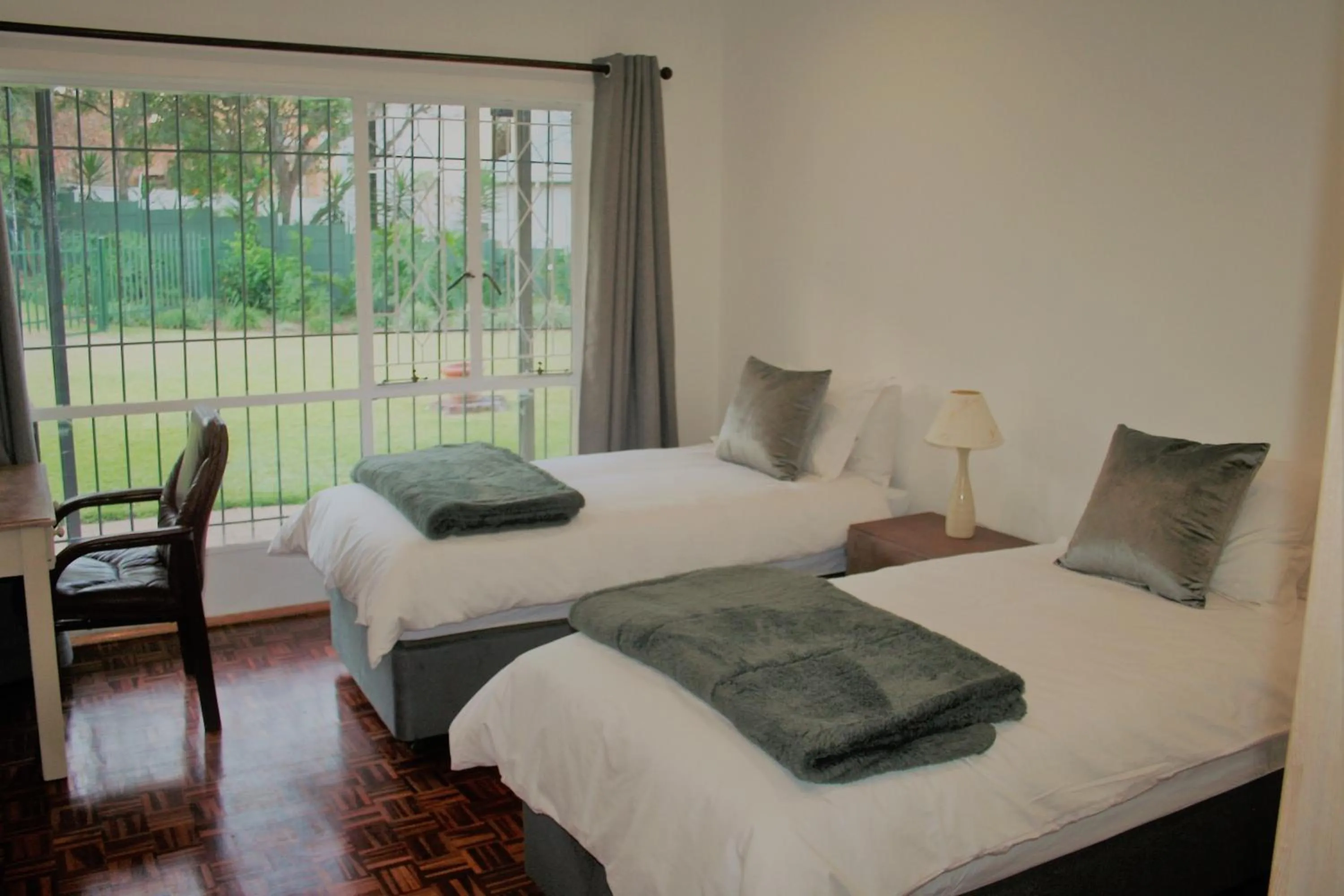 Bedroom, Bed in Moonflower Cottages
