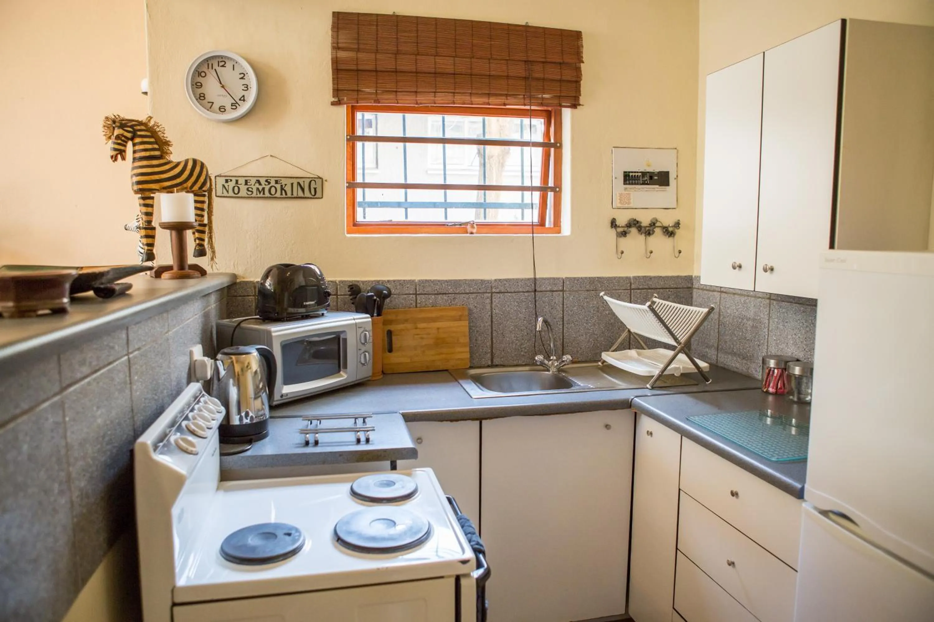 Kitchen or kitchenette in Moonflower Cottages