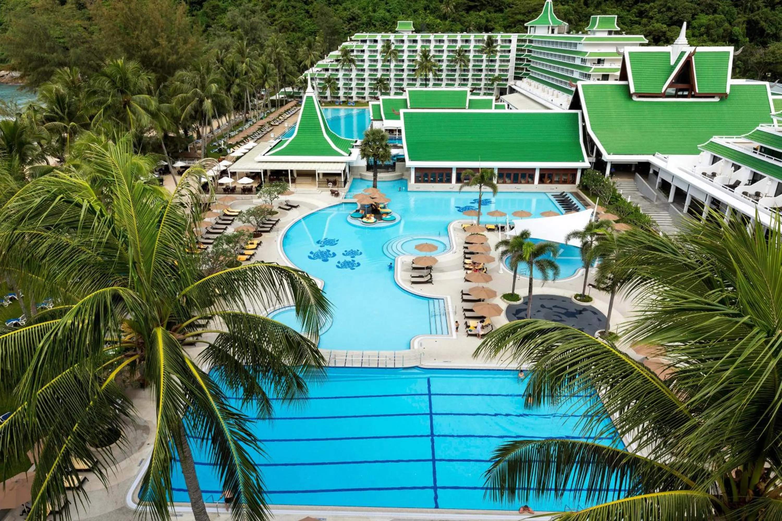 Swimming pool in Le Meridien Phuket Beach Resort