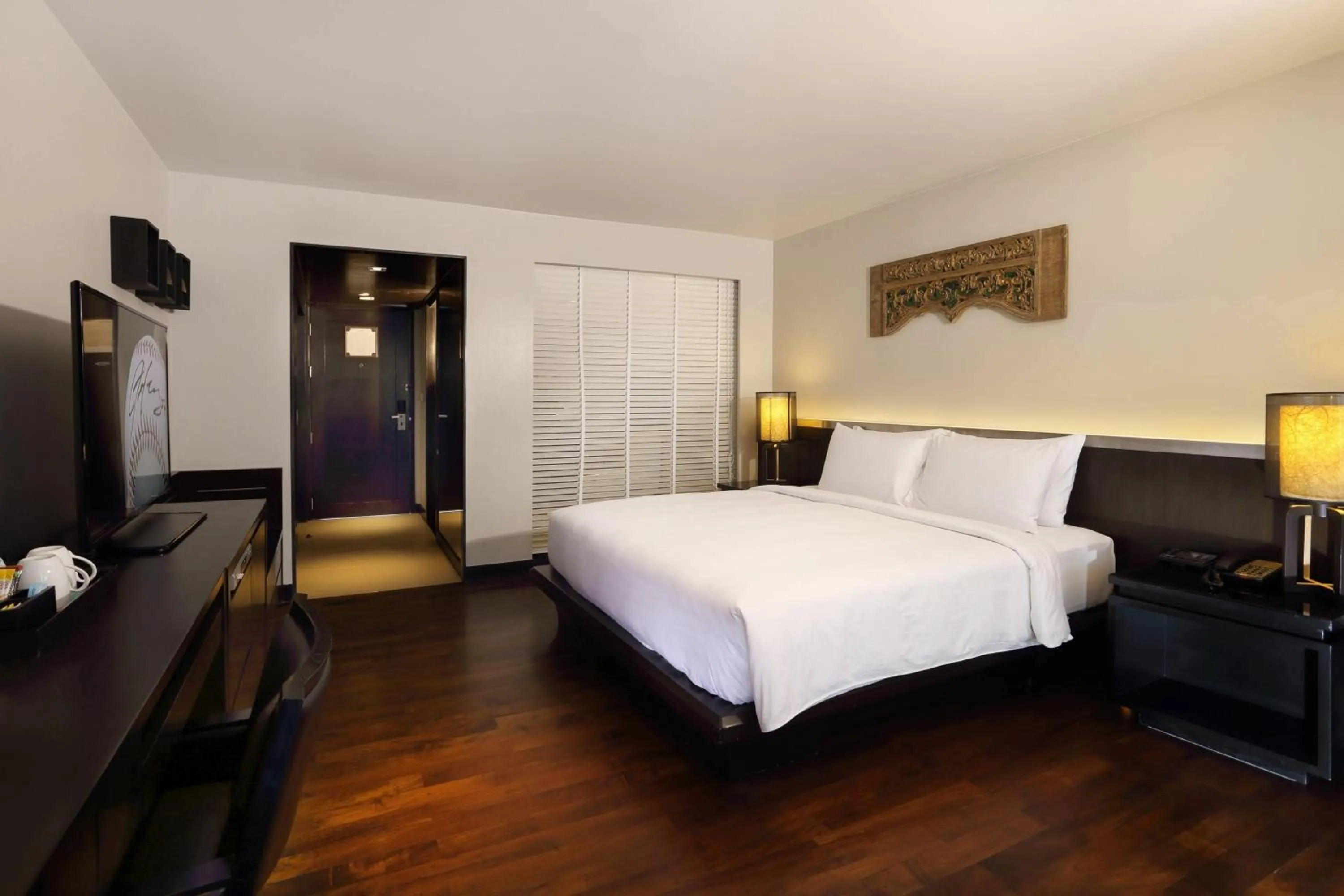 Photo of the whole room, Bed in Le Meridien Phuket Beach Resort